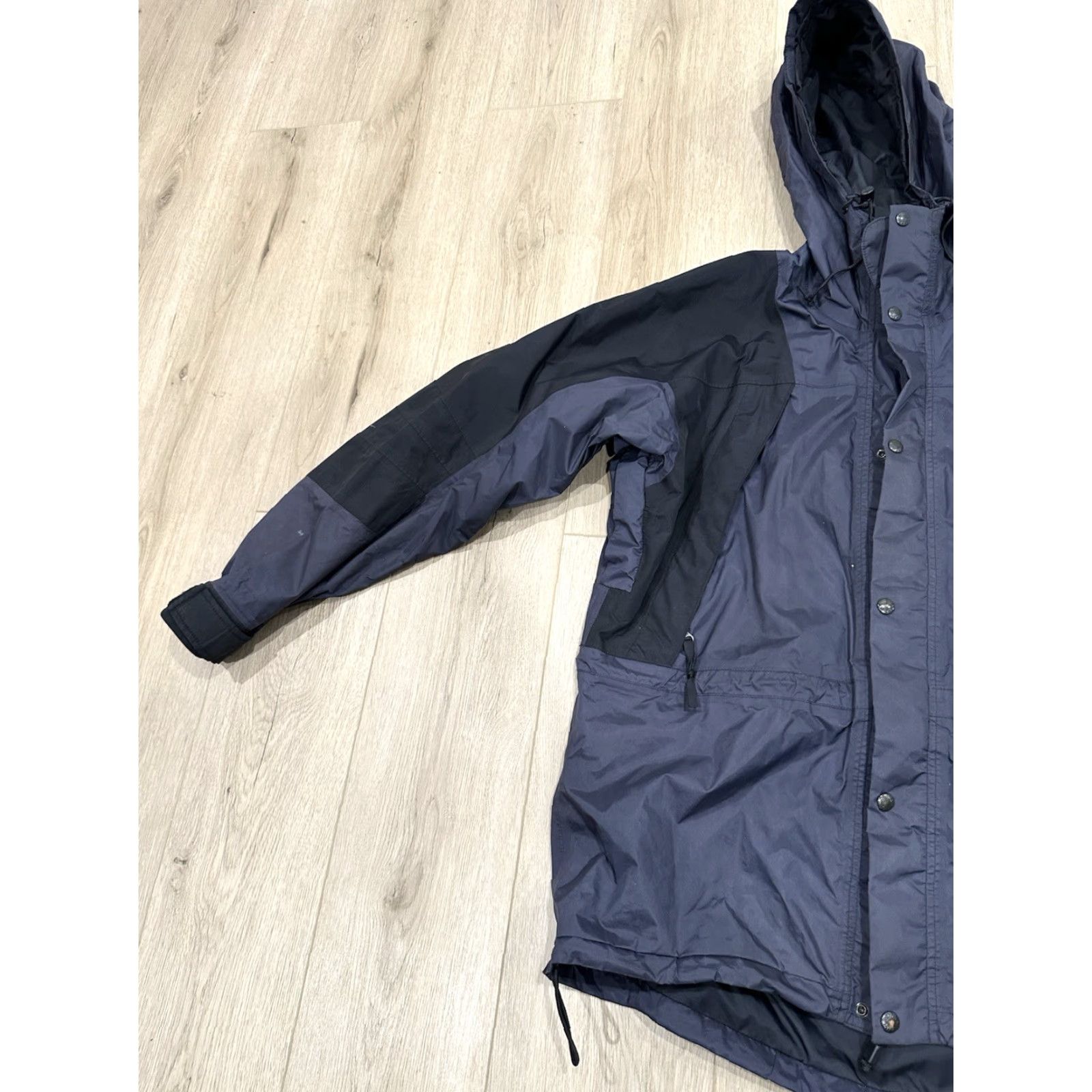 The North Face VINTAGE The North Face Gore-Tex Blue Hooded Full Zip Logo Shell Jacket Large Mens Size US L / EU 52-54 / 3 - 4 Thumbnail