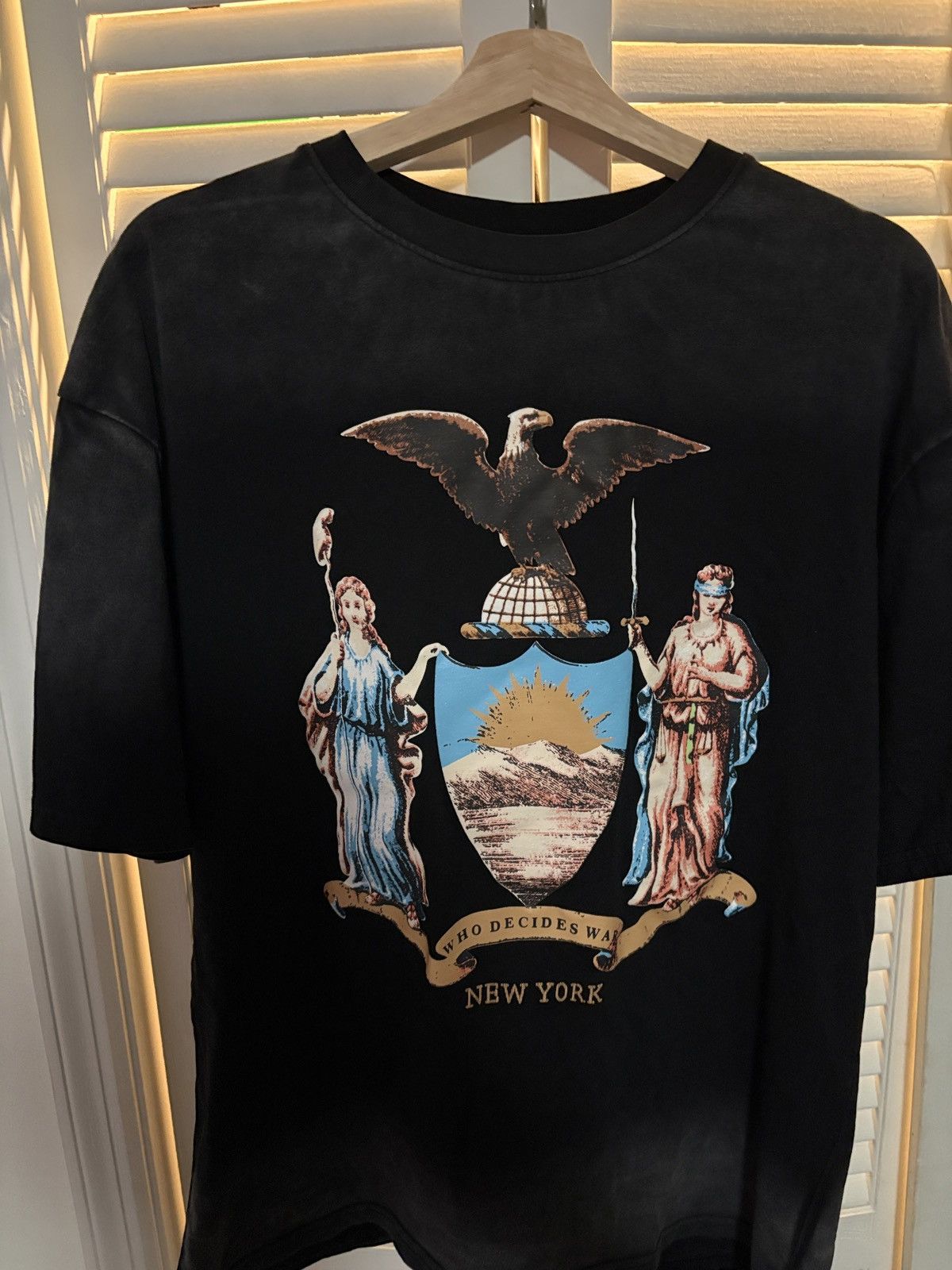 Who Decides War Who Decides War" t-shirt featuring the New York Size US L / EU 52-54 / 3 - 8 Thumbnail