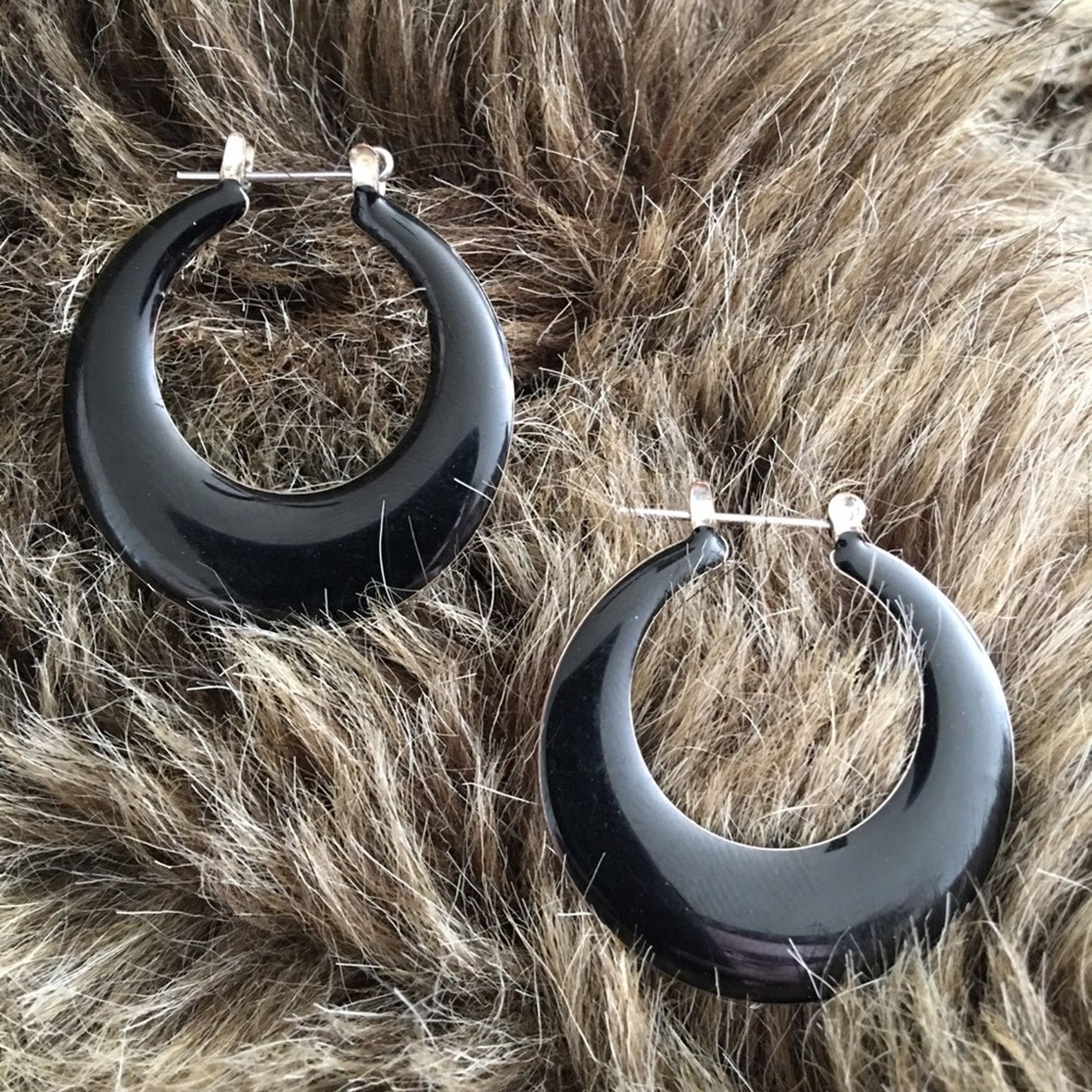 Jewelry Black chrome look pierced hoop earrings Size ONE SIZE - 1 Thumbnail