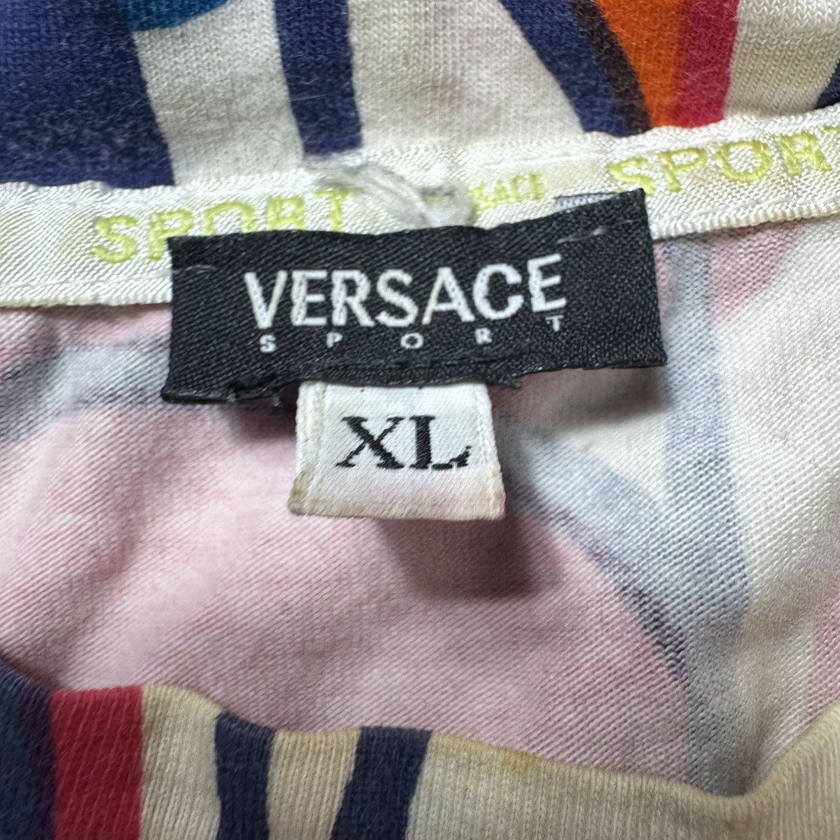 Versace vintage 90s versace t shiet wit abstract print Size XL / US 12-14 / IT 48-50 - 11 Thumbnail