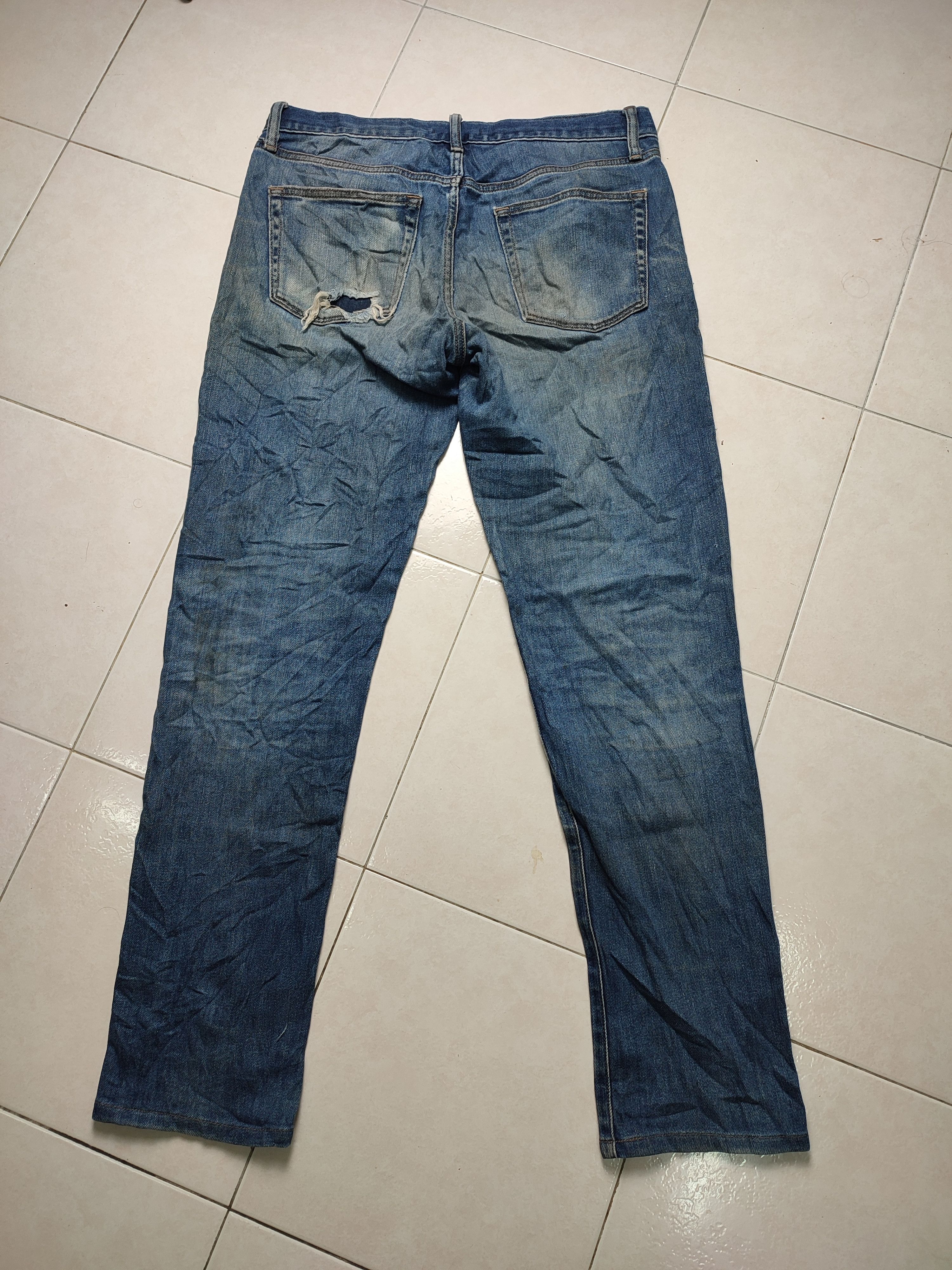 Uniqlo Crazy Vintage Uniqlo Distressed Jeans Size US 33 - 3 Thumbnail