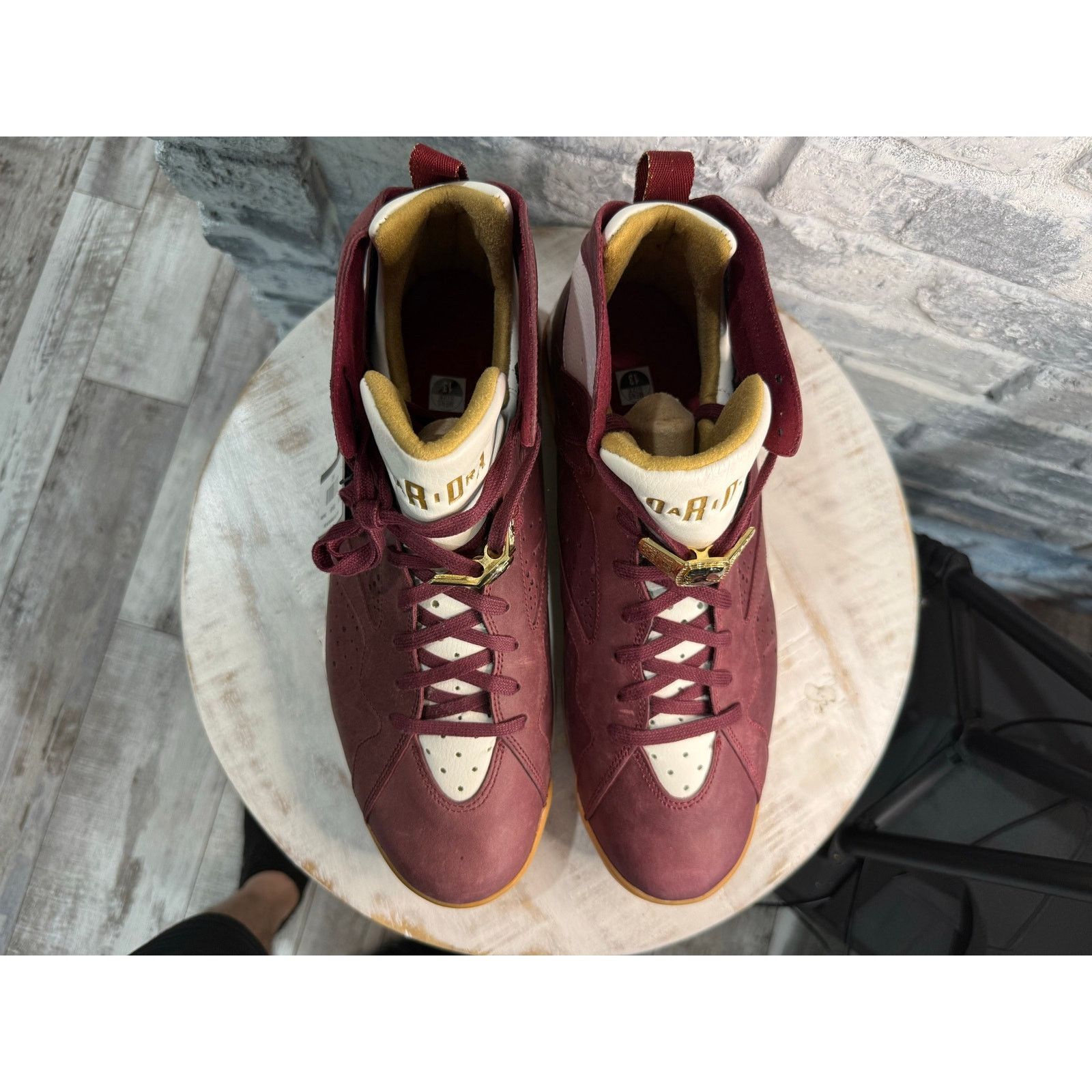 Jordan Brand Jordan 6 Retro Cigar Size 13 DS 384664-250 Size 13 Size US 13 / EU 46 - 2 Thumbnail