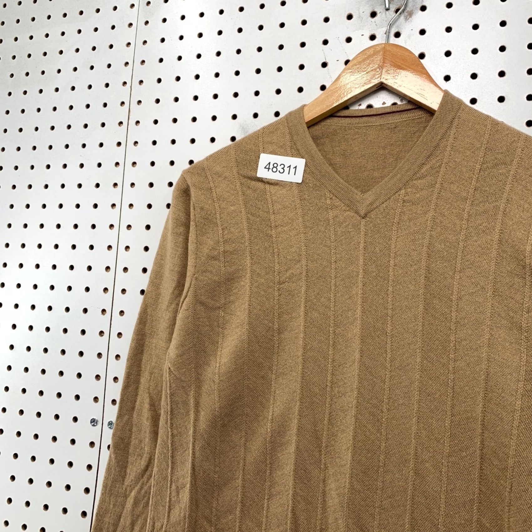 Banana Republic Banana Republic Men M Camel Tan 100% Extra Fine Merino Wool V-Neck Sweater Size US M / EU 48-50 / 2 - 6 Thumbnail