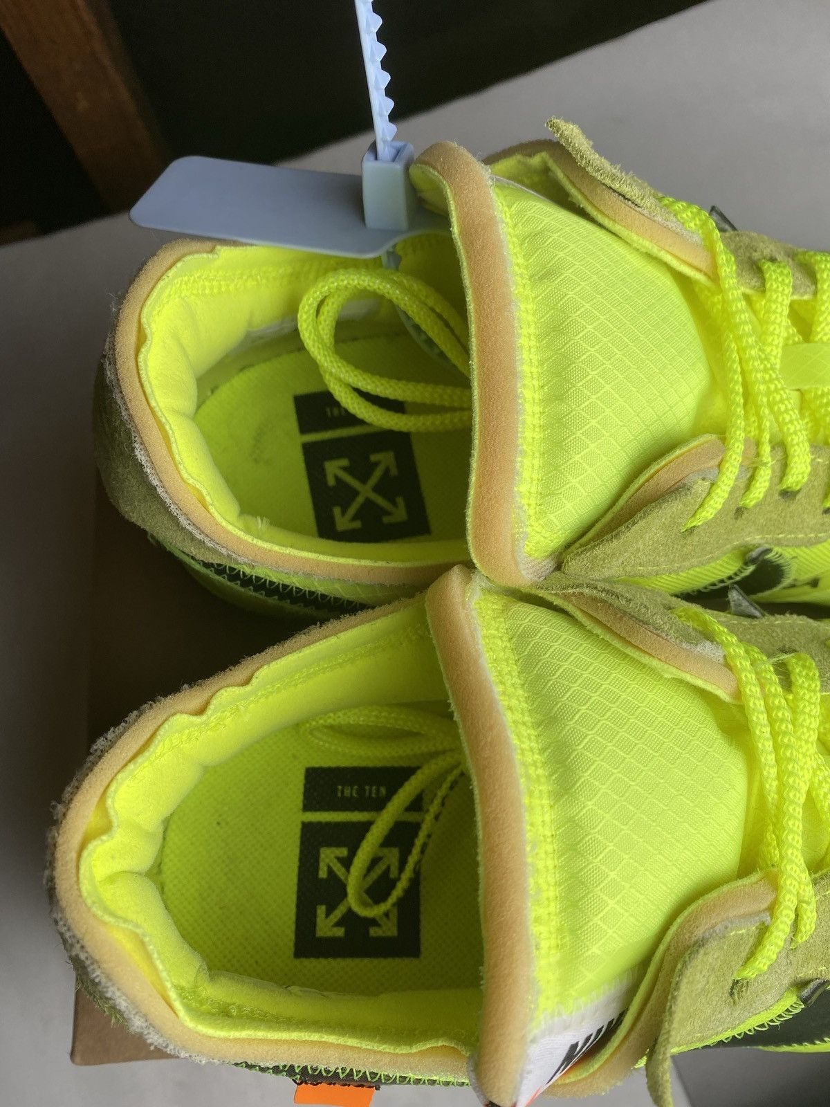 Nike Size 10.5 - Nike Air Force 1 Low Off-White Volt (2018) VNDS Size US 11 / EU 44 - 11 Thumbnail