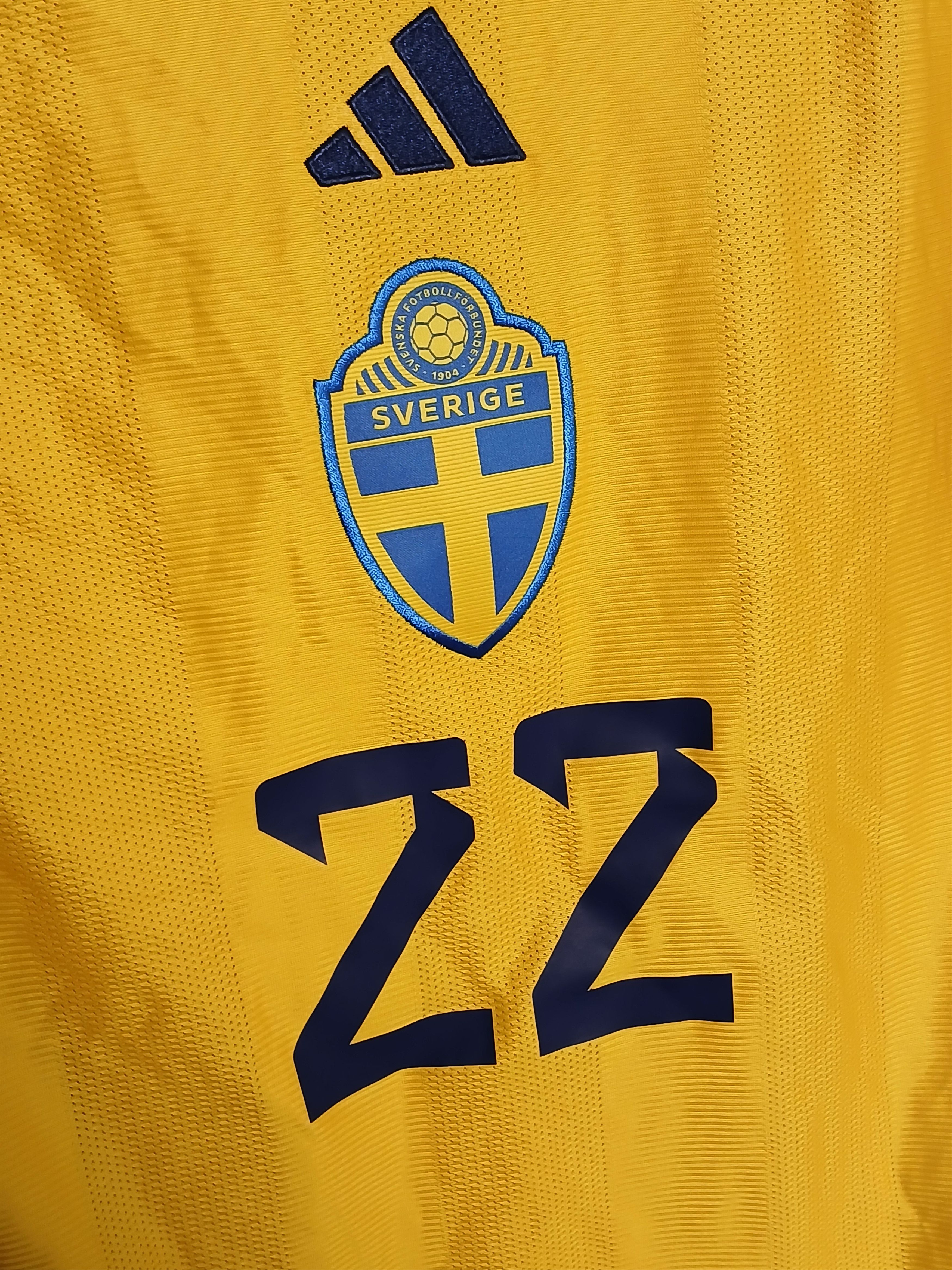 Adidas KIDS Sweden National Team 24/25 Home Football Jersey T-Shirt Size US S / EU 44-46 / 1 - 3 Thumbnail