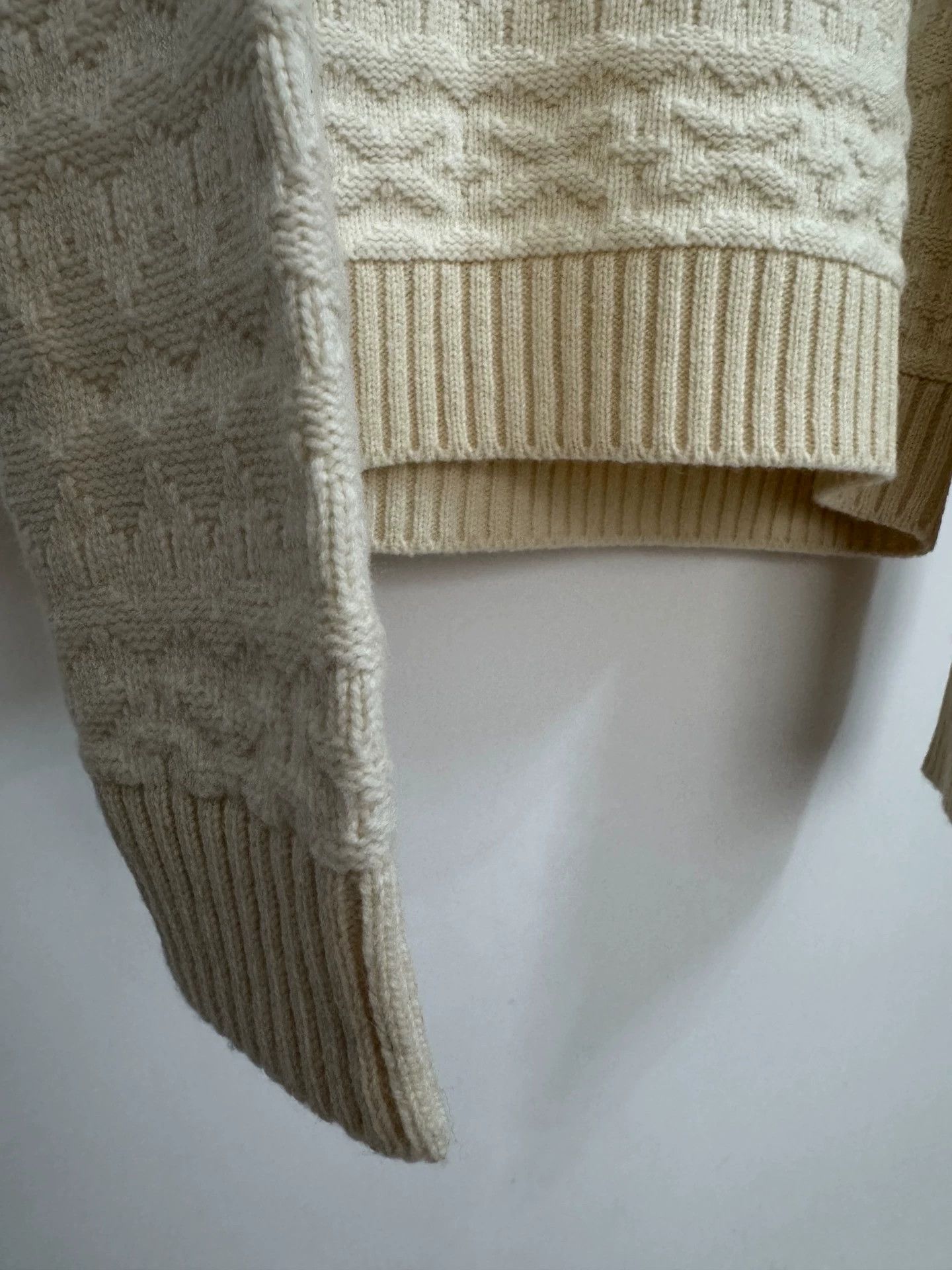 Takahiromiyashita The Soloist. TAKAHIROMIYASHITA THE soloist 46 elastic sweaters Size US S / EU 44-46 / 1 - 6 Thumbnail