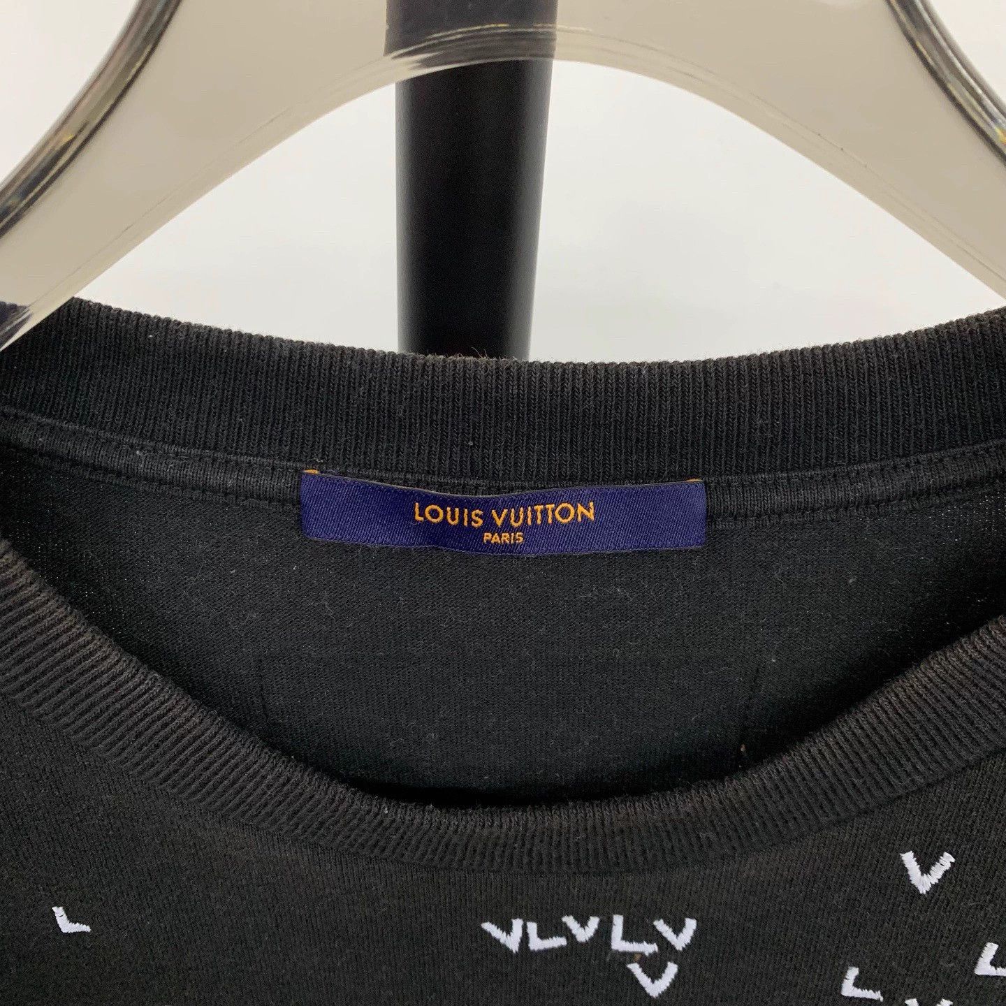 Louis Vuitton LV Logo Embroidered Plane Crewneck SS Tee Size US XL / EU 56 / 4 - 2 Thumbnail