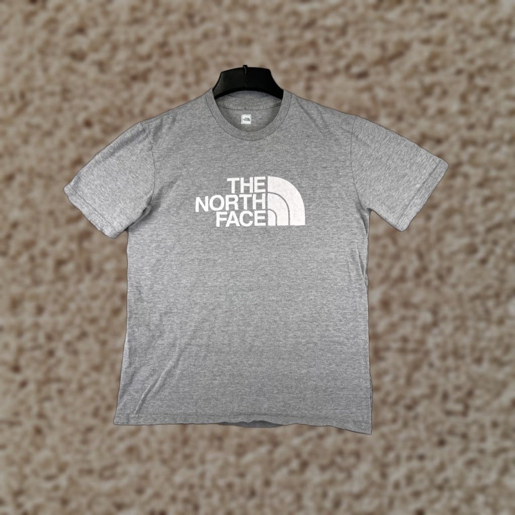 The North Face VINTAGE (no, it's not vintage) The North Face Shirt Men Small Gray Short Sleeve Crew Neck Cotton Blend Size US S / EU 44-46 / 1 - 1 Thumbnail