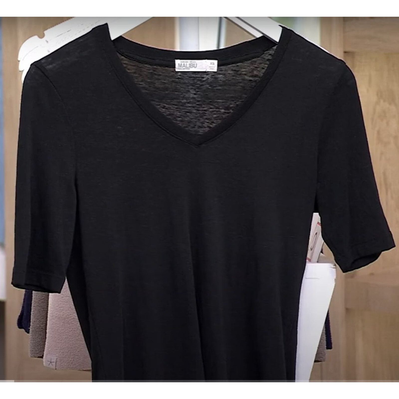 & Other Stories Barefoot Dreams Slub Burnout V-Neck Tee Black M A705420 Size M / US 6-8 / IT 42-44 - 1 Preview