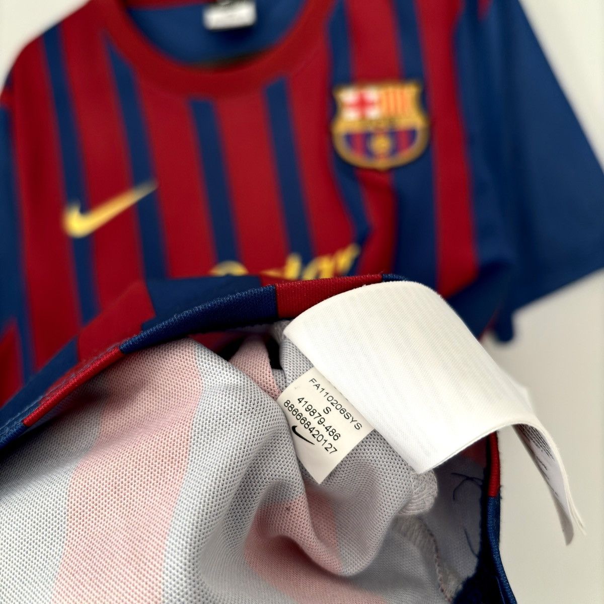 Nike 2011 2012 Barcelona Barca Nike Home Soccer Jersey Shirt Tee Size US S / EU 44-46 / 1 - 6 Thumbnail