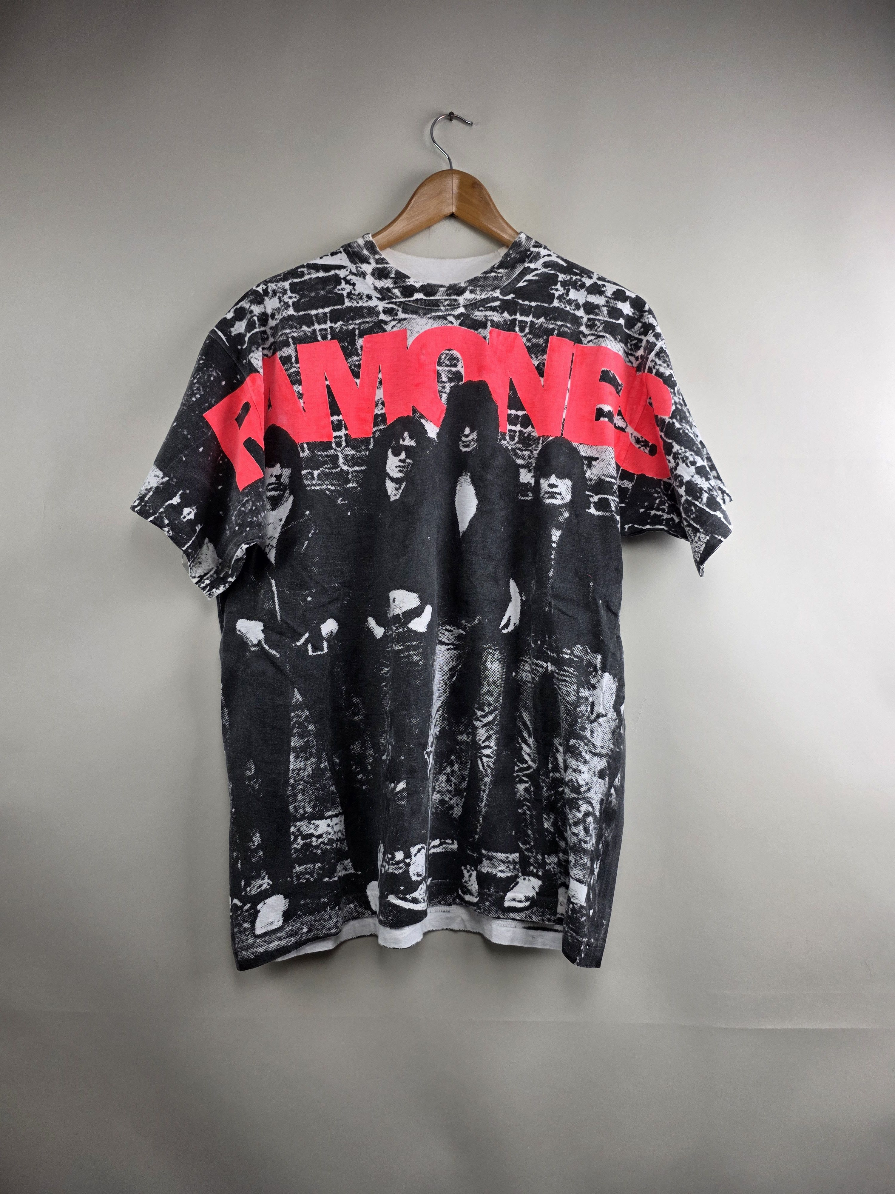 Band Tees × Vintage 90s The Ramones All over print L 21" 28.5" Size US L / EU 52-54 / 3 - 8 Thumbnail