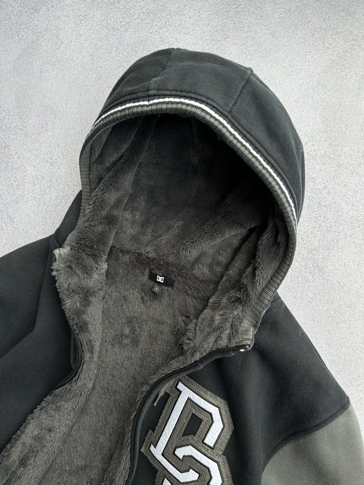 DC × Vintage Vintage DC Shoes Fur Heavy Zip Hoodie Size US L / EU 52-54 / 3 - 7 Thumbnail
