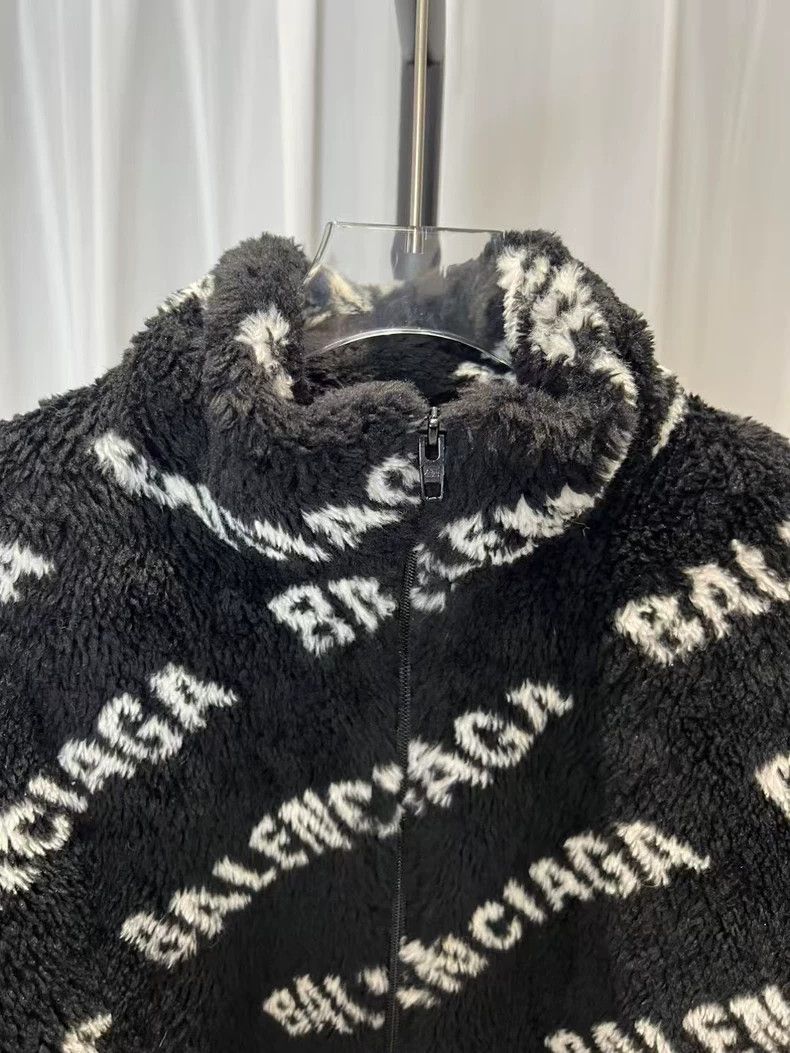 Balenciaga Balenciaga size 34 Teddy Fur Jacket Full of Print Size S / US 4 / IT 40 - 3 Thumbnail