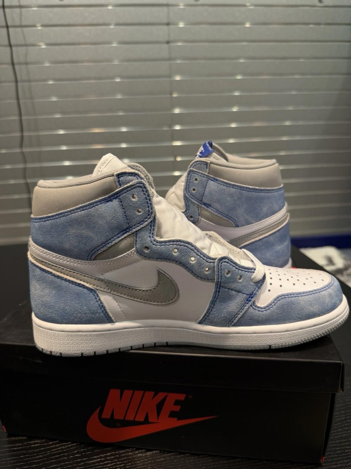 Jordan Brand Jordan 1 Retro High OG Hyper Royal White/Blue Suede Size 9 Size US 9 / EU 42 - 5 Thumbnail