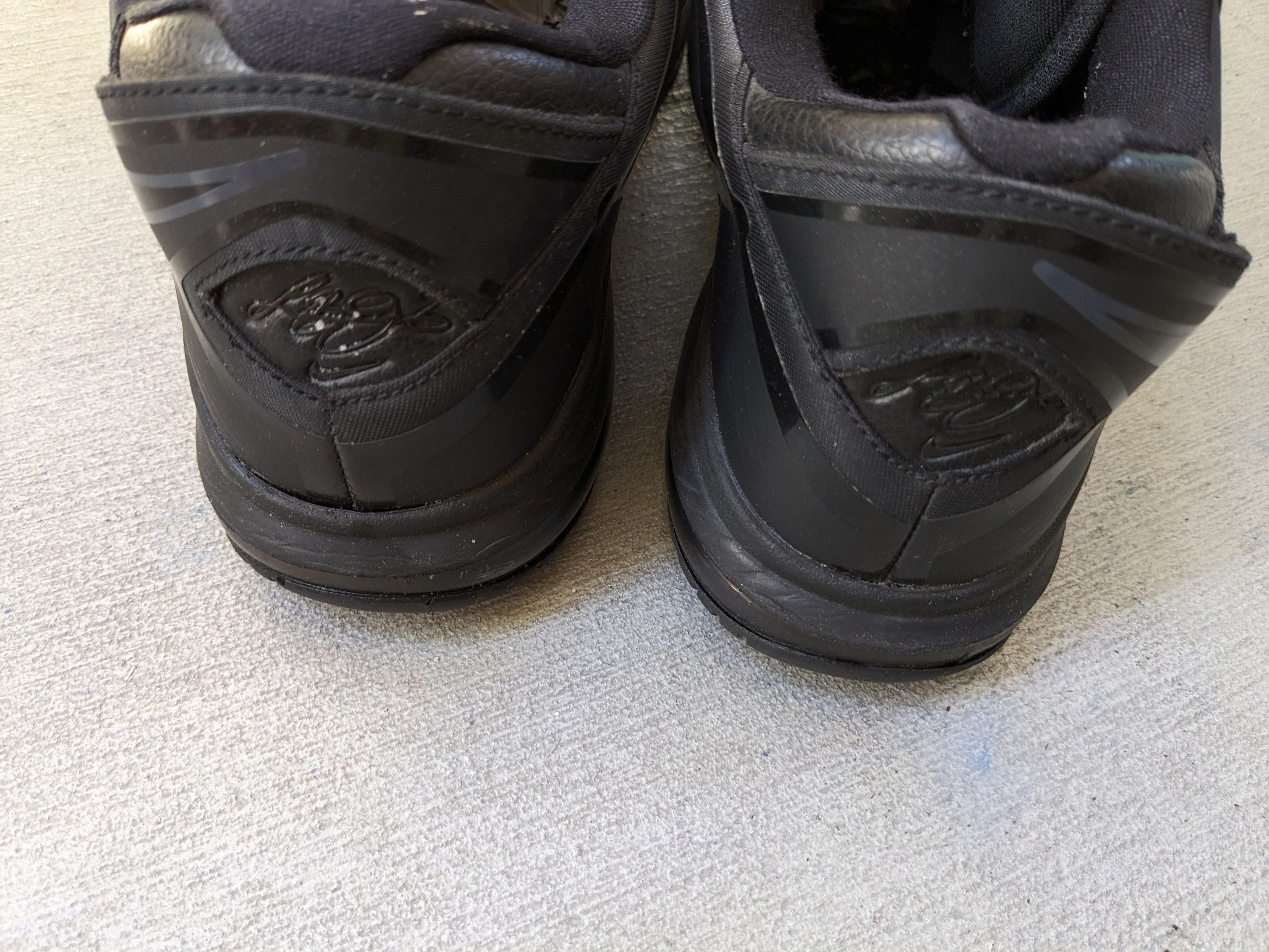 Nike Nike Lebron 8 V/2 Low Triple Black Size 12 456849-001 Size US 12 / EU 45 - 14 Thumbnail