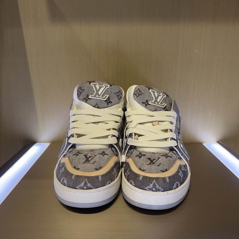 Louis Vuitton Louis Vuitton Trainer Low-Top Sneakers in Black and White - Size US 8 / EU 41 - 2 Thumbnail