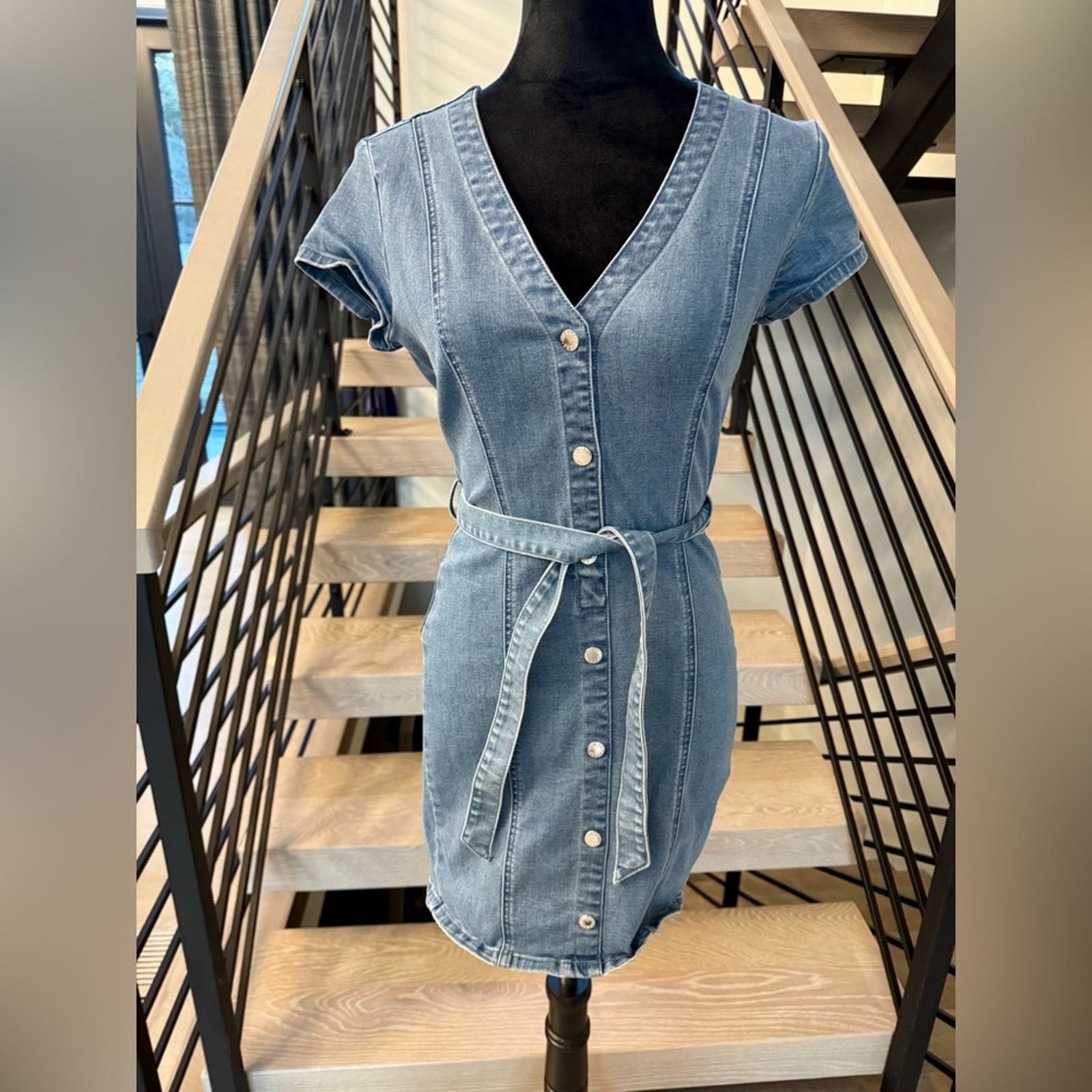 Guess New Guess Denim Button-Down Belted Dress size XS Size XS / US 0-2 / IT 36-38 - 1 Thumbnail