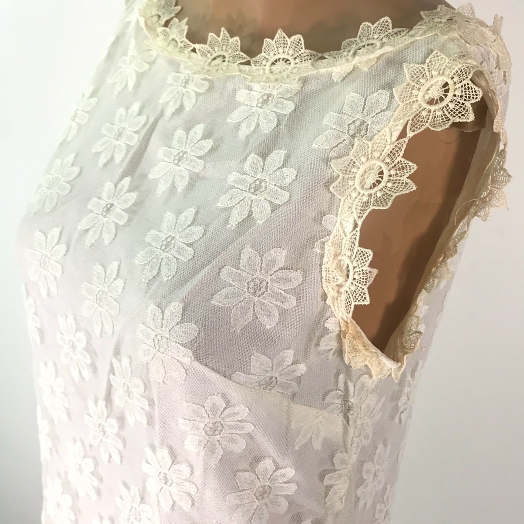 Vintage Vintage Women's Skater Dress - White Floral Lace Knee Length Boat Neck Sleeveless Party/Cocktail Dress Size 46 Size L / US 10 / IT 46 - 5 Thumbnail