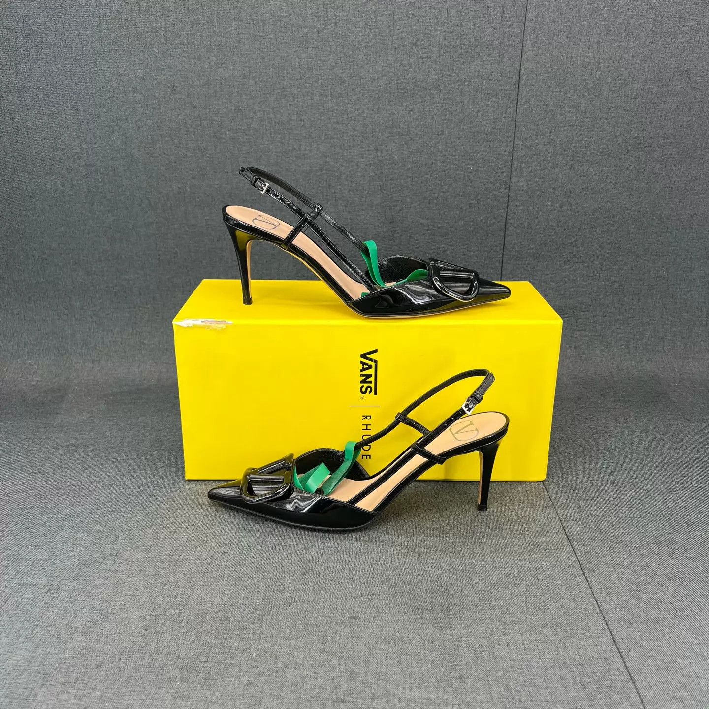 Valentino Valentino Vlogo Patent Leather Black Heels 35.5 with Box Size US 5 / IT 35 - 3 Thumbnail