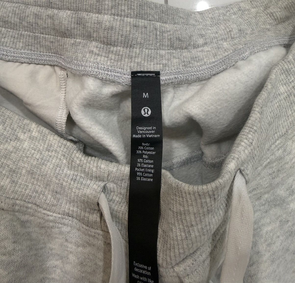 Lululemon Lululemon Sweat Shorts Beige Size Medium Size US 32 / EU 48 - 2 Thumbnail