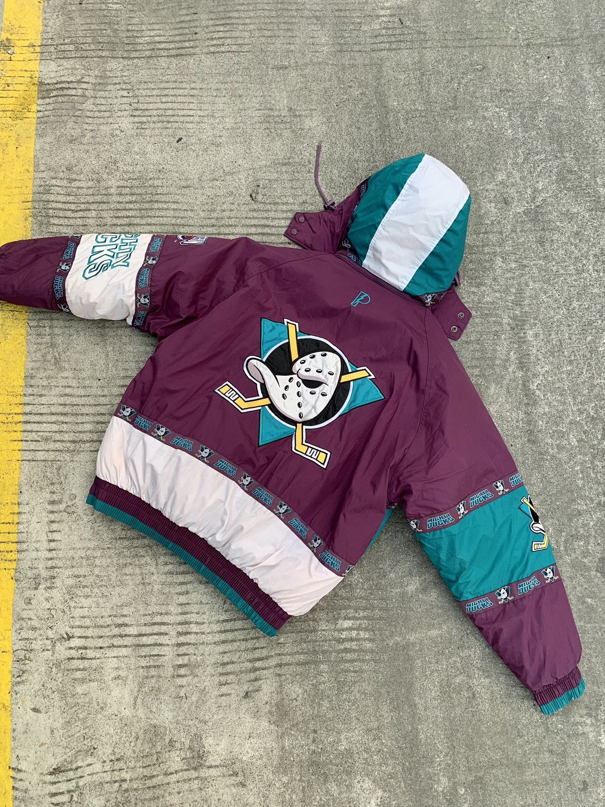 Pro Player Pro player mighty ducks 90s Size US XL / EU 56 / 4 - 4 Thumbnail