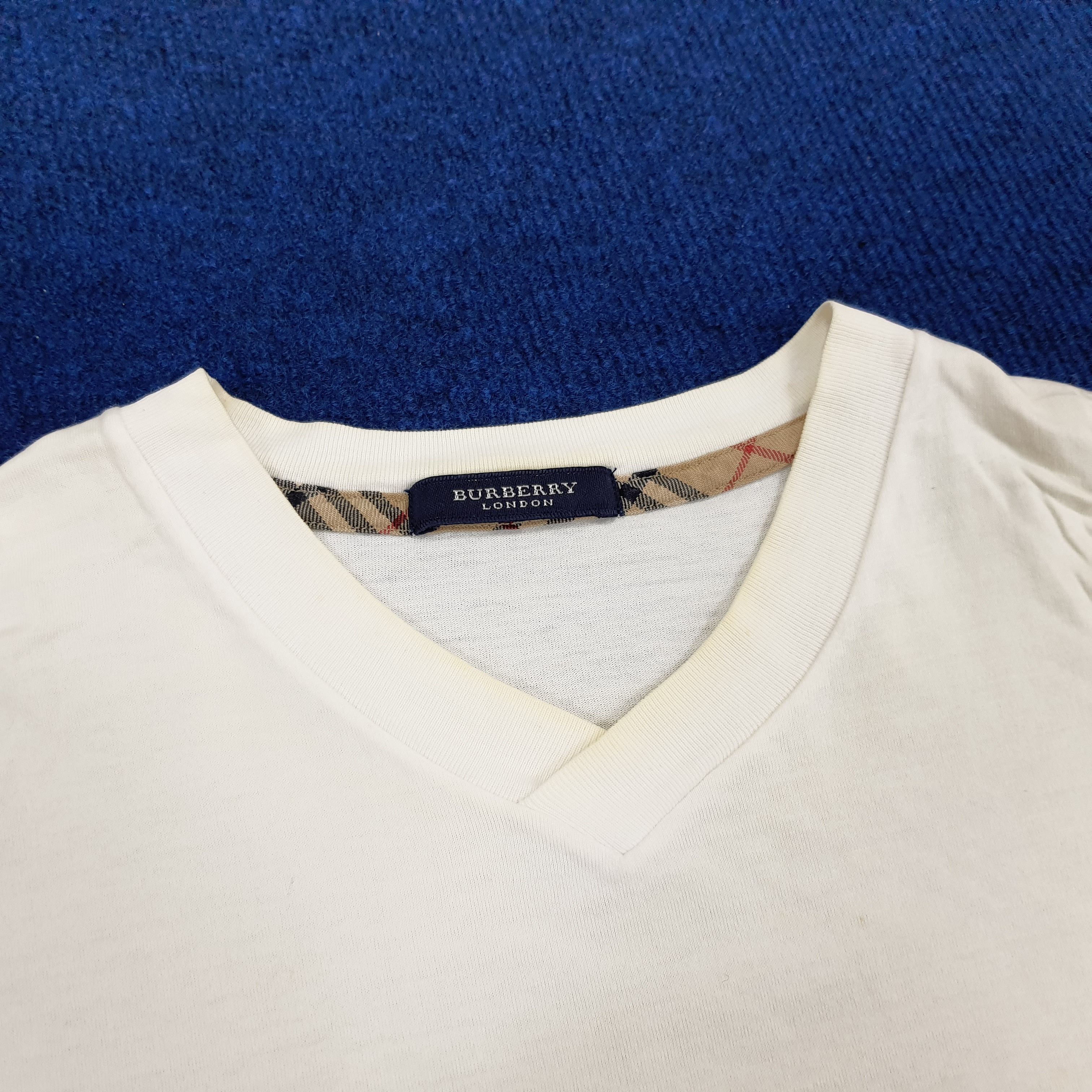 Burberry × Vintage Vintage Burberry London Spell Out Nova Check T-shirt Size US M / EU 48-50 / 2 - 4 Thumbnail