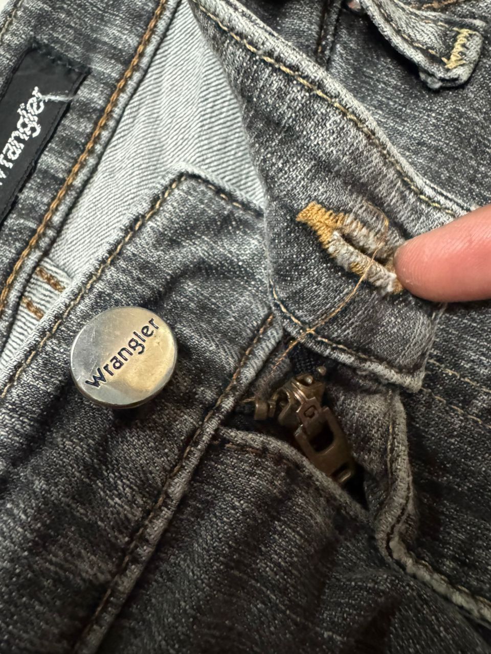 Wrangler Vintage 90s Archive Wrangler Mudwash Distressed Ripped Jean Size US 31 - 10 Thumbnail