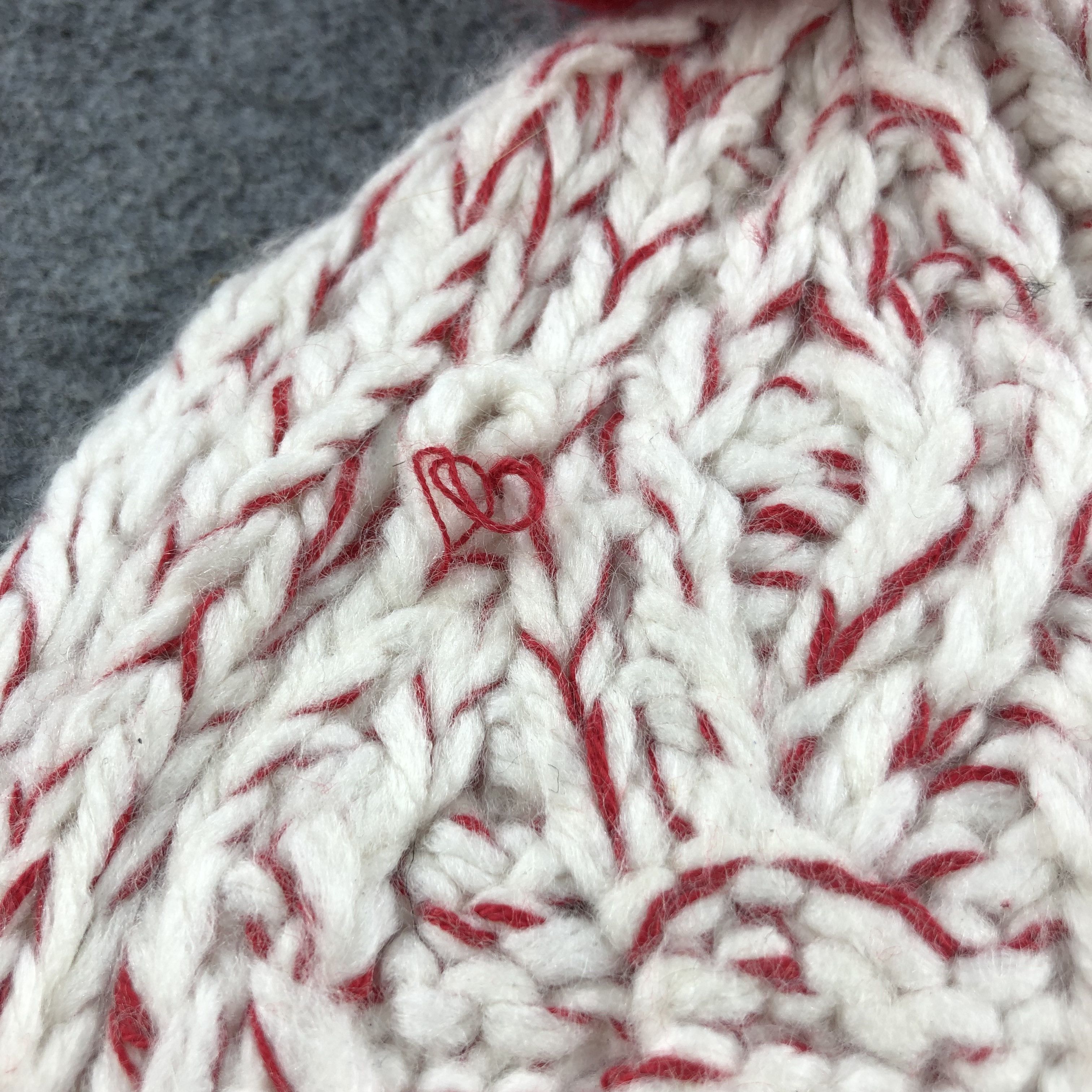 Vintage Unknown Red Cable Knit Bobble Beanie Snowcap Snow Hat B369 Size ONE SIZE - 5 Thumbnail