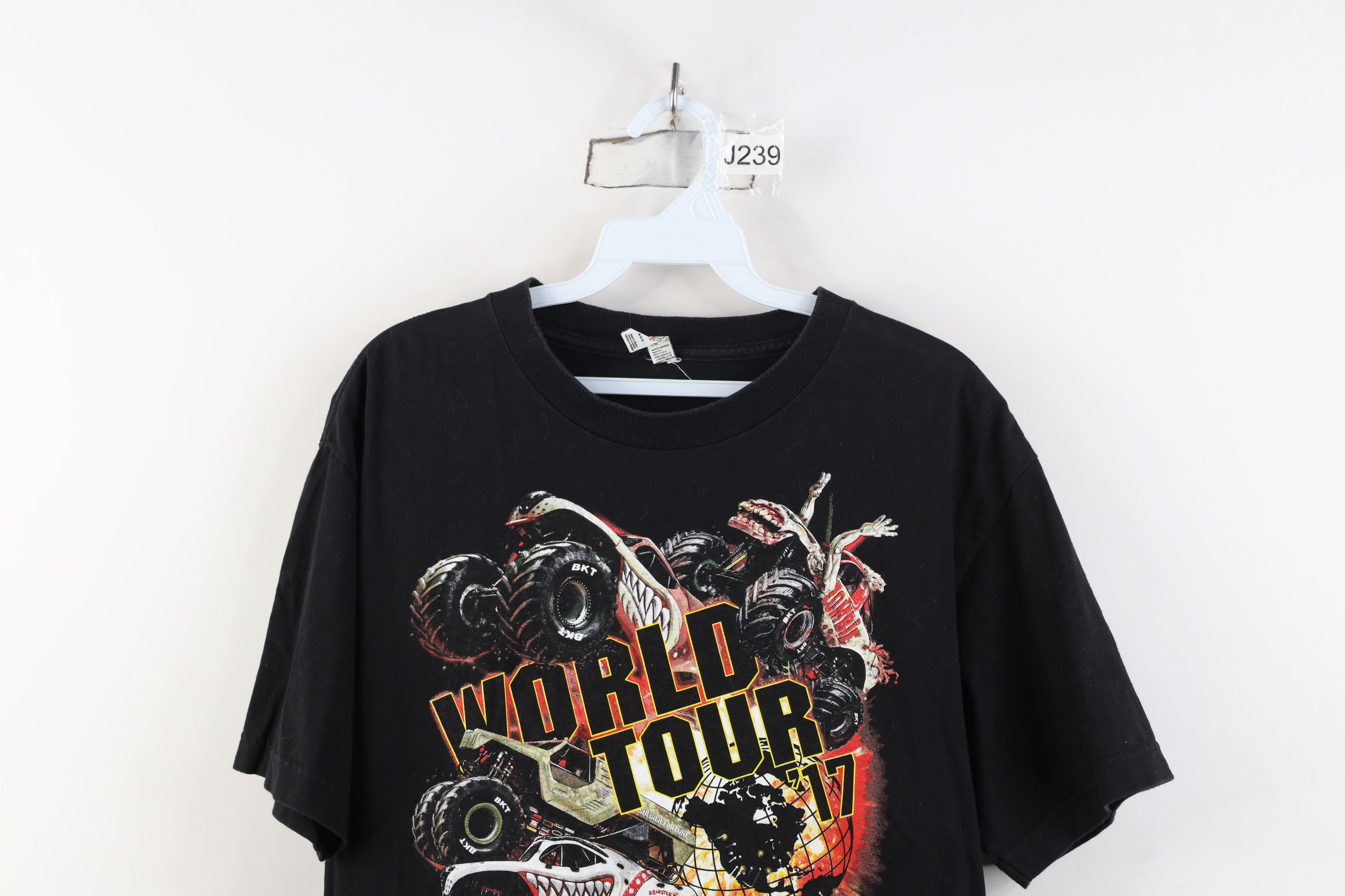 Vintage Y2K Streetwear Monster Jam World Tour Grave Digger T-Shirt Size US M / EU 48-50 / 2 - 2 Thumbnail