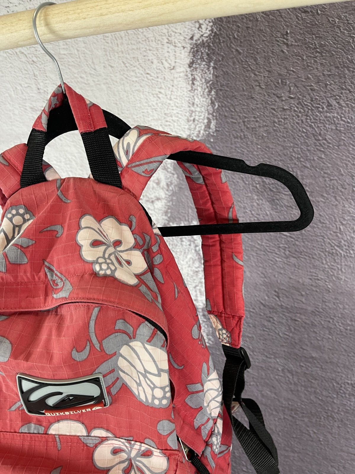 Quiksilver Quiksilver vintage red faded flower pattern backpack Size ONE SIZE - 8 Thumbnail