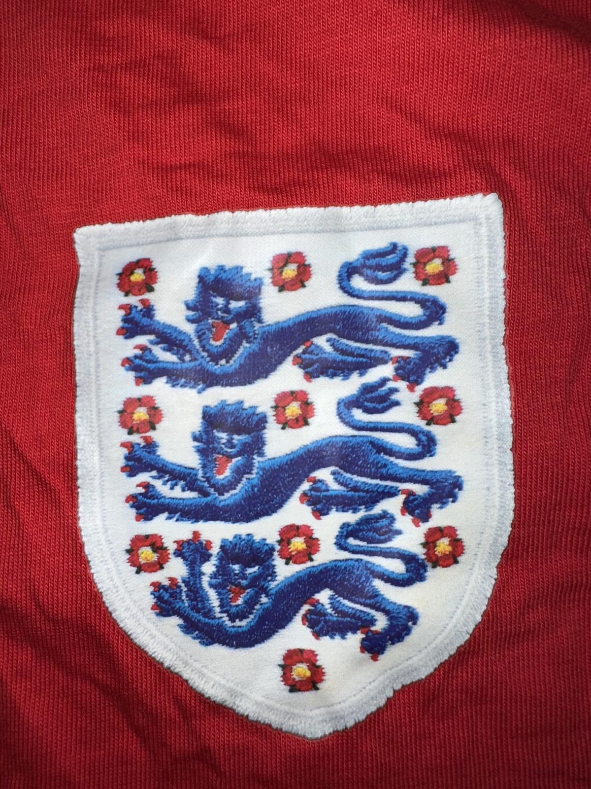 Nike Vintage Rare Nike Men’s Team England Soccer Core Crest Red Tee Size US S / EU 44-46 / 1 - 4 Thumbnail