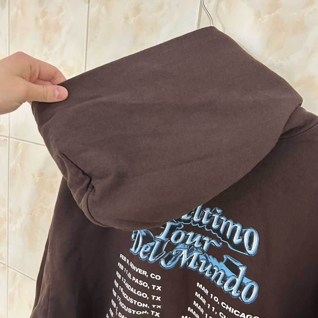 Vintage EL ÚLTIMO TOUR DEL MUNDO 2022 Hoodie Size US XXL / EU 58 / 5 - 15 Thumbnail
