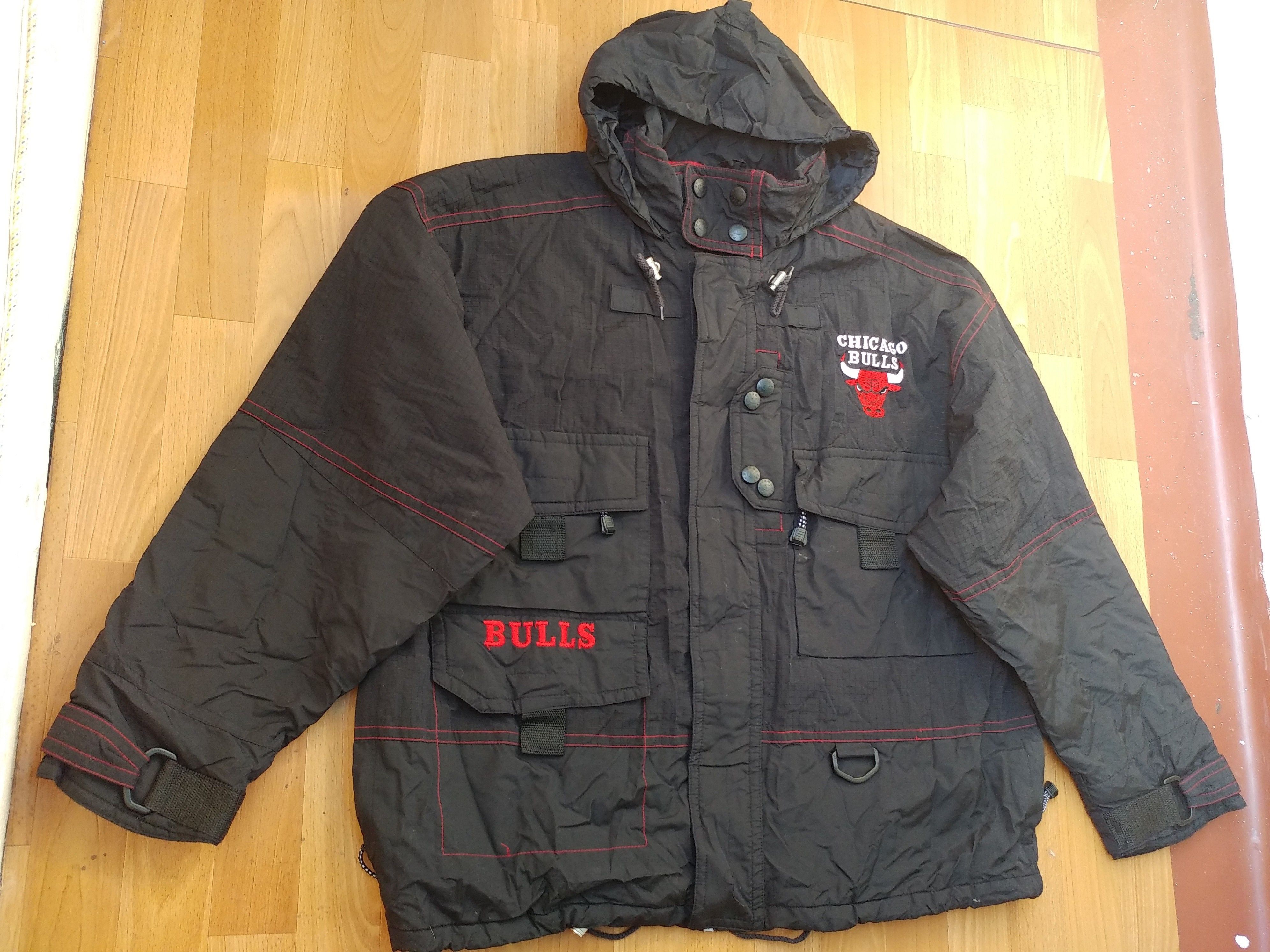 Champion NBA Chicago Bulls jacket, Champion basketball vintage 90s XL Size US XL / EU 56 / 4 - 10 Thumbnail