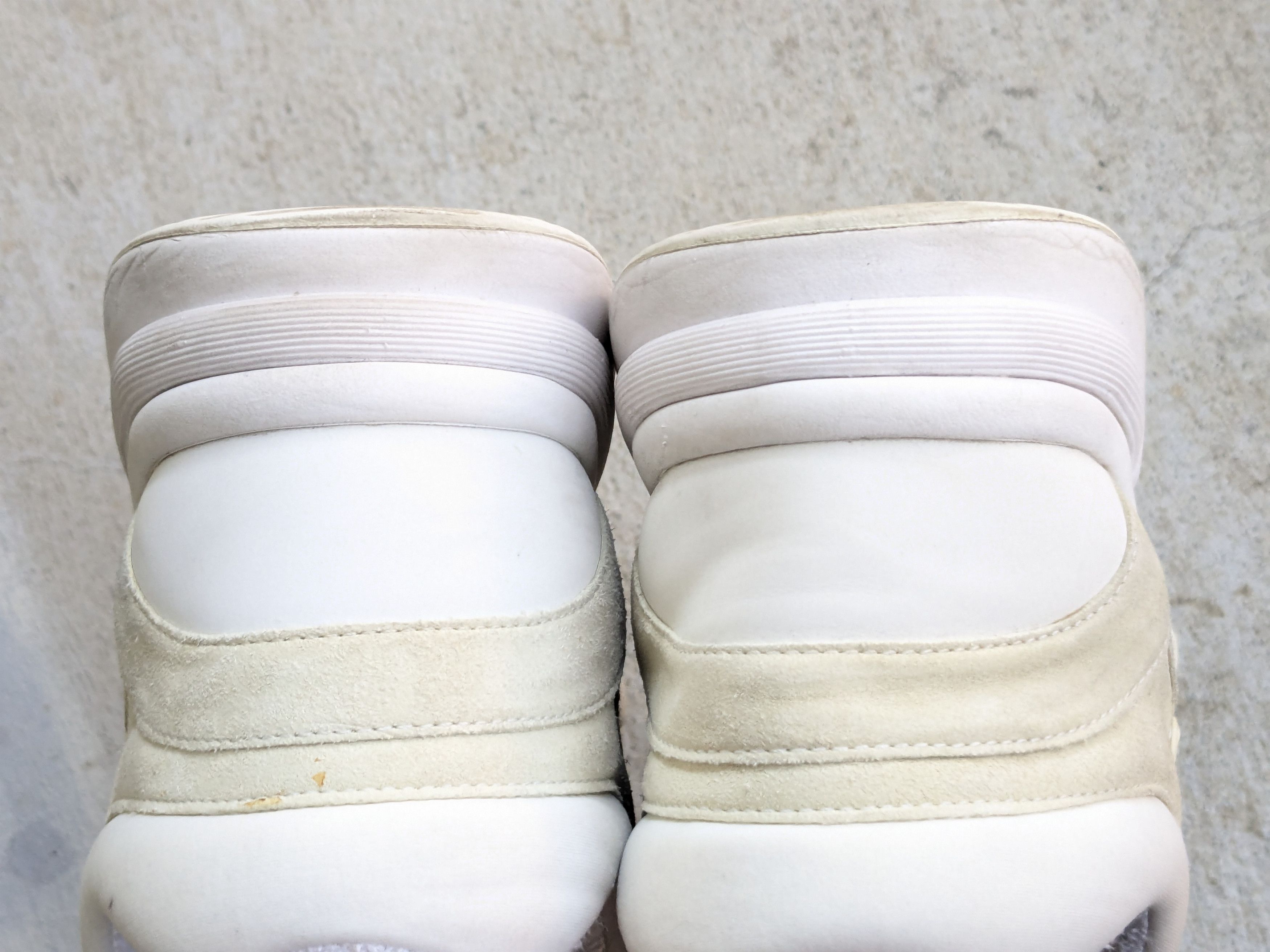 Chanel Chanel CC Logo Runners Sneakers White Cream 9 42 Suede Size US 9 / EU 42 - 13 Thumbnail