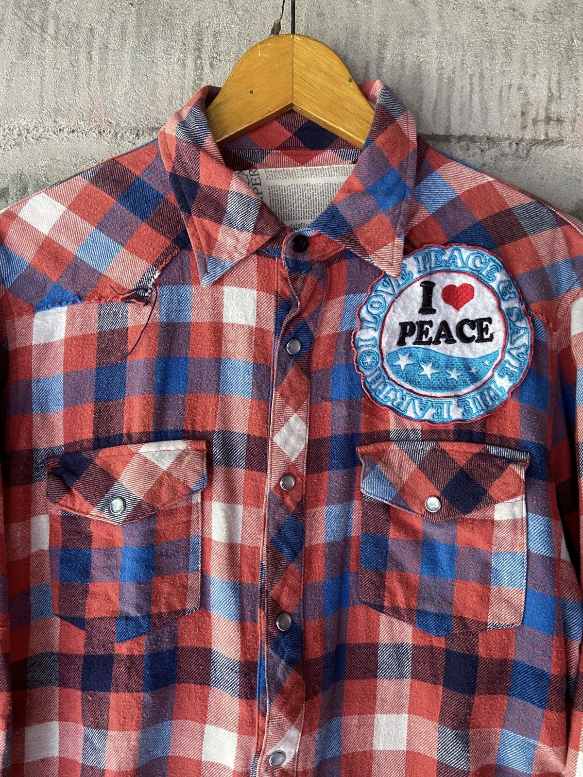 Japanese Brand PEACE LOVE FUTURE HAPPINES DAY BUTTON DOWN SHIRT Size US M / EU 48-50 / 2 - 7 Thumbnail