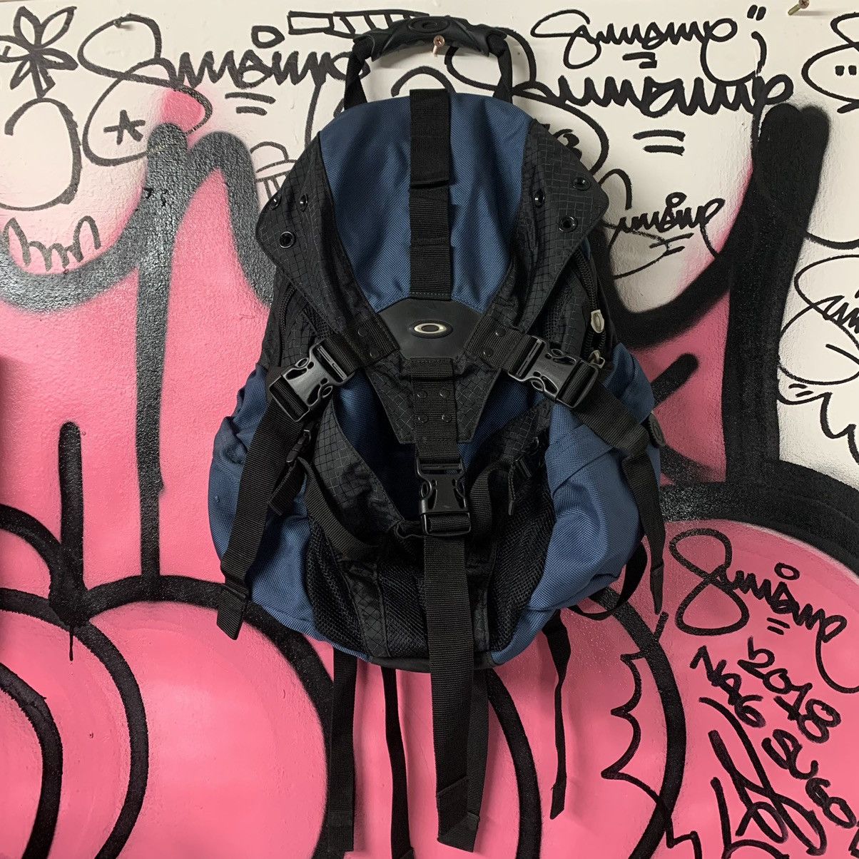 image of Vintage Oakley Icon Backpack 1.0 in Navy, Men's