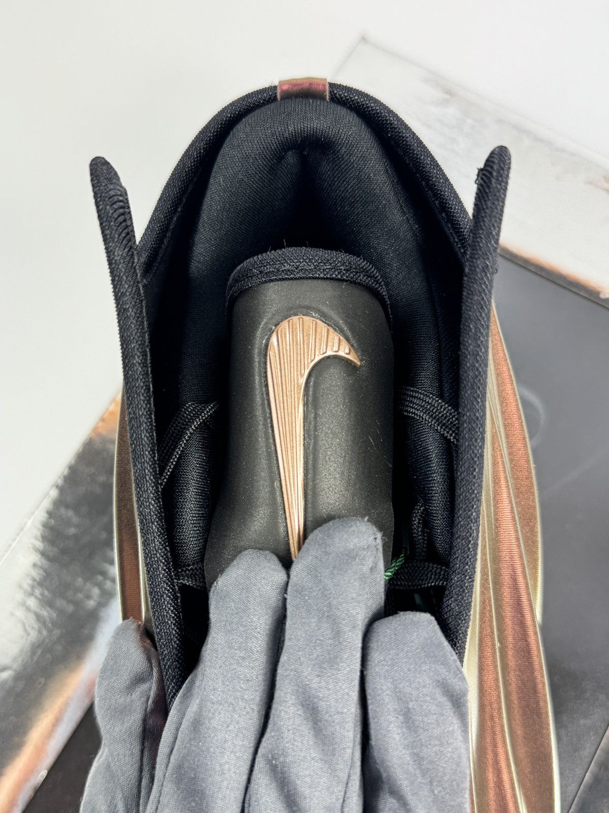 Nike NIKE GT FUTURE METALLIC TED BRONZE Size US 10 / EU 43 - 7 Thumbnail