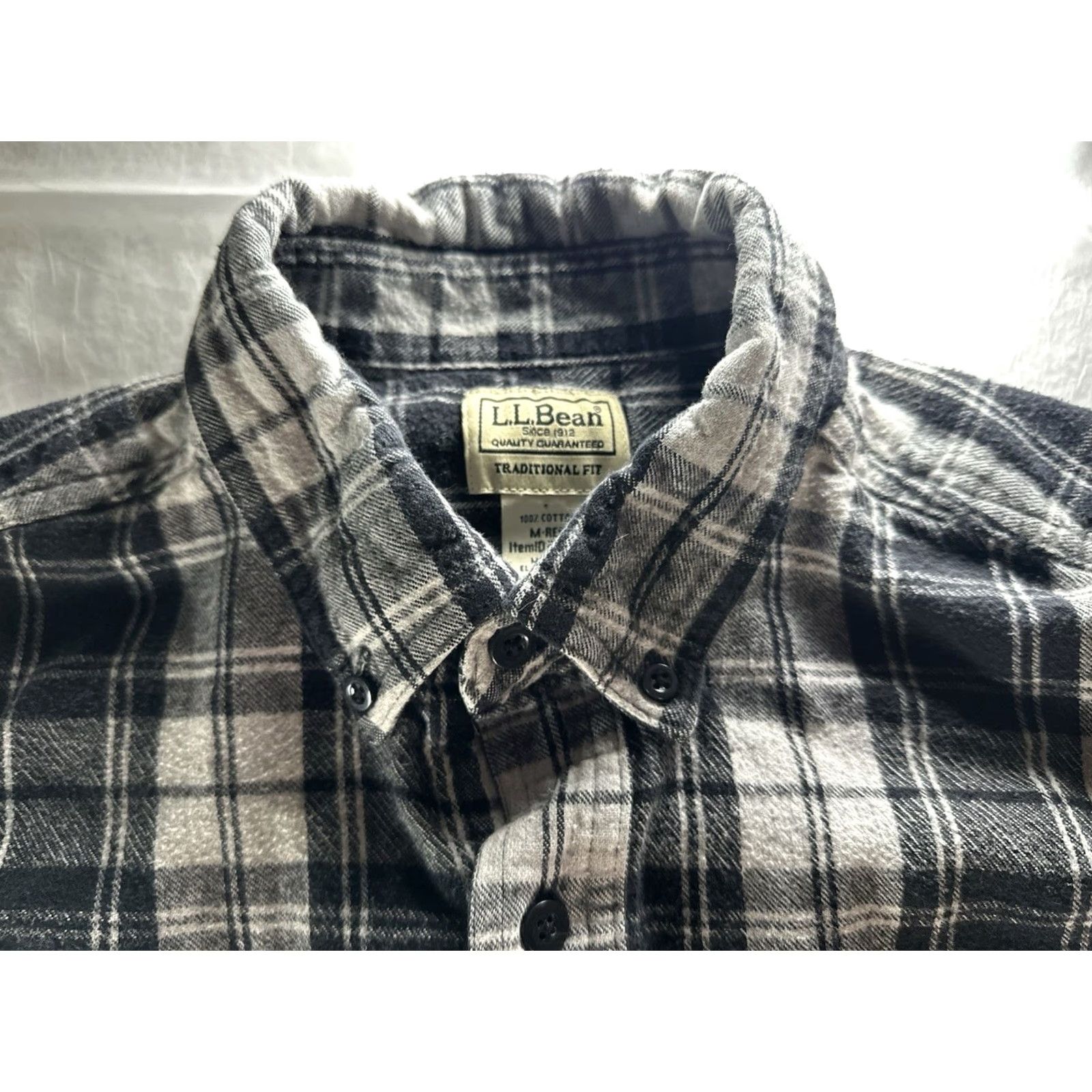 Vintage L.L.Bean Plaid Shirt Men’s Medium Slim Button-Up Collared Cotton Flannel Black Gray Button Front Size US M / EU 48-50 / 2 - 4 Thumbnail