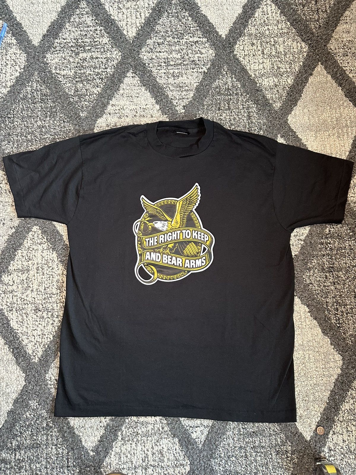 Vintage Vintage Second Amendment The right to keep and bear arms tee Size US XL / EU 56 / 4 - 1 Thumbnail