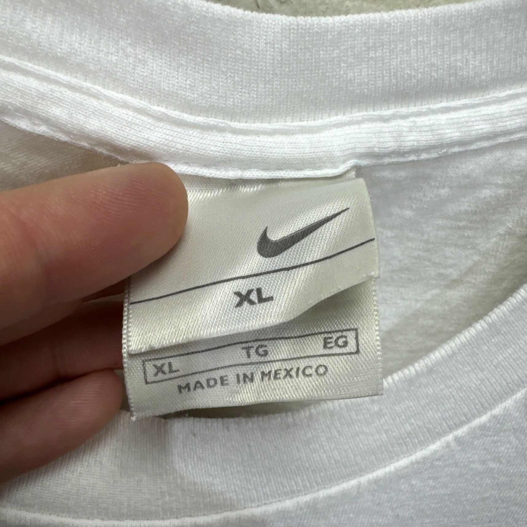 Nike VINTAGE Nike T-Shirt Swoosh 1972 Graphic White Mens XL Crew Neck Short Sleeve 2000s Sports 80s 90s Size US XL / EU 56 / 4 - 3 Thumbnail