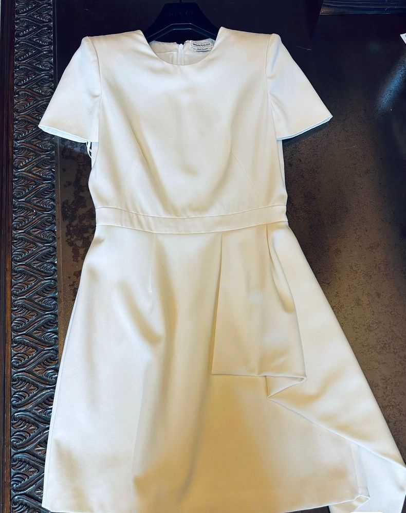 Alexander McQueen Alexander McQUEEN size 40 Right angled shoulder dress 2505 Size S / US 4 / IT 40 - 5 Thumbnail