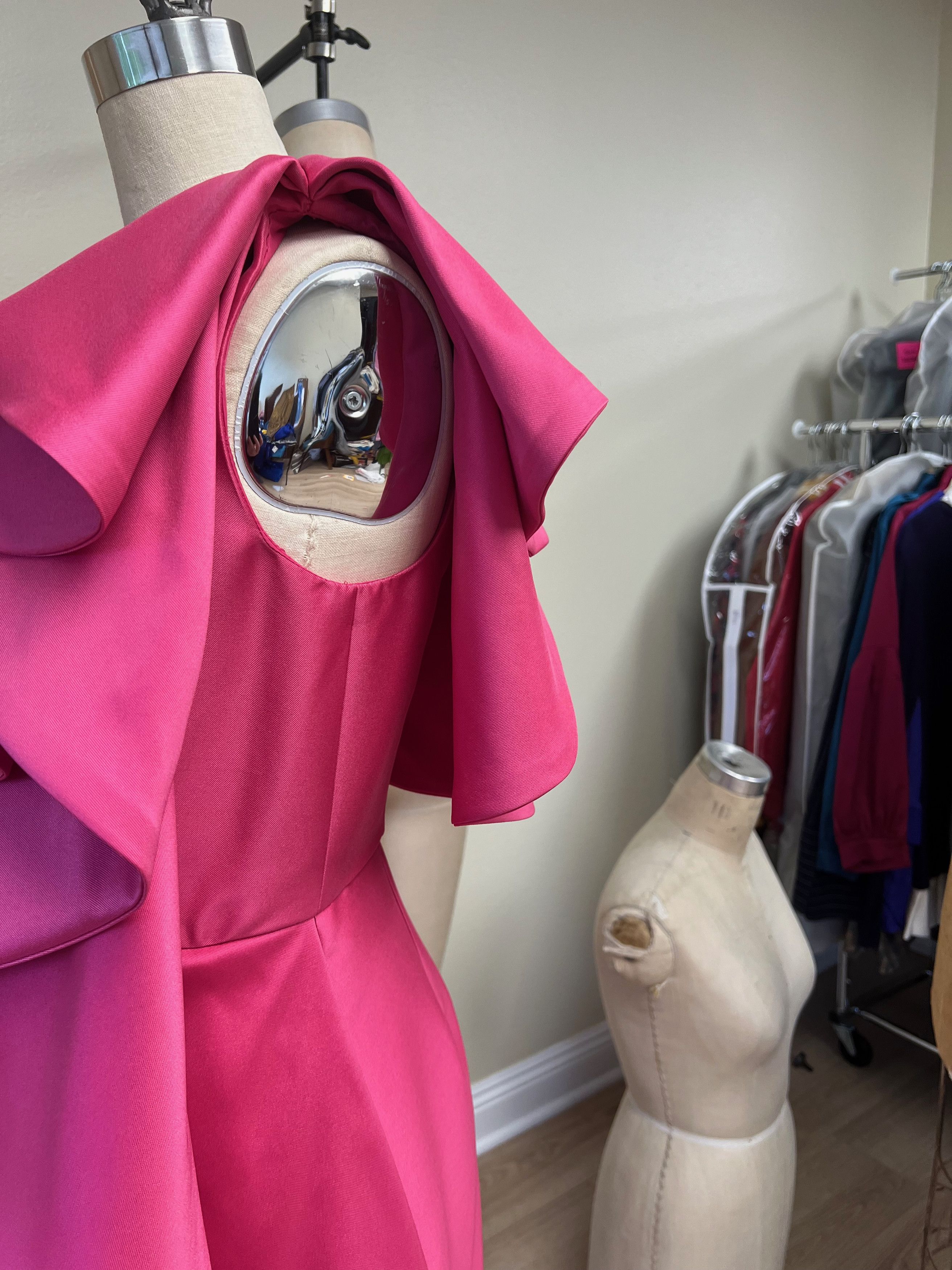 Badgley Mischka NWT Badgley Mishka Ruffle One Shoulder Pink Fuchsia Dress 2 Size XS / US 0-2 / IT 36-38 - 4 Thumbnail