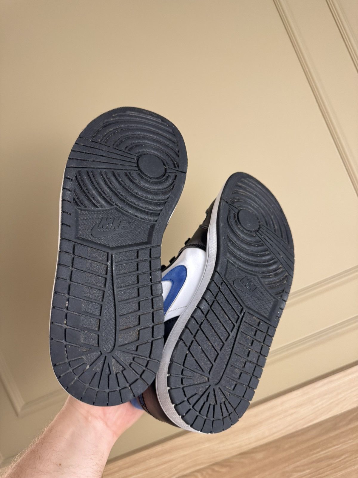 Jordan Brand Nike Air Jordan 1 Mid Chicago Toe Size 10.5 Used No Box Size US 10.5 / EU 43-44 - 6 Thumbnail