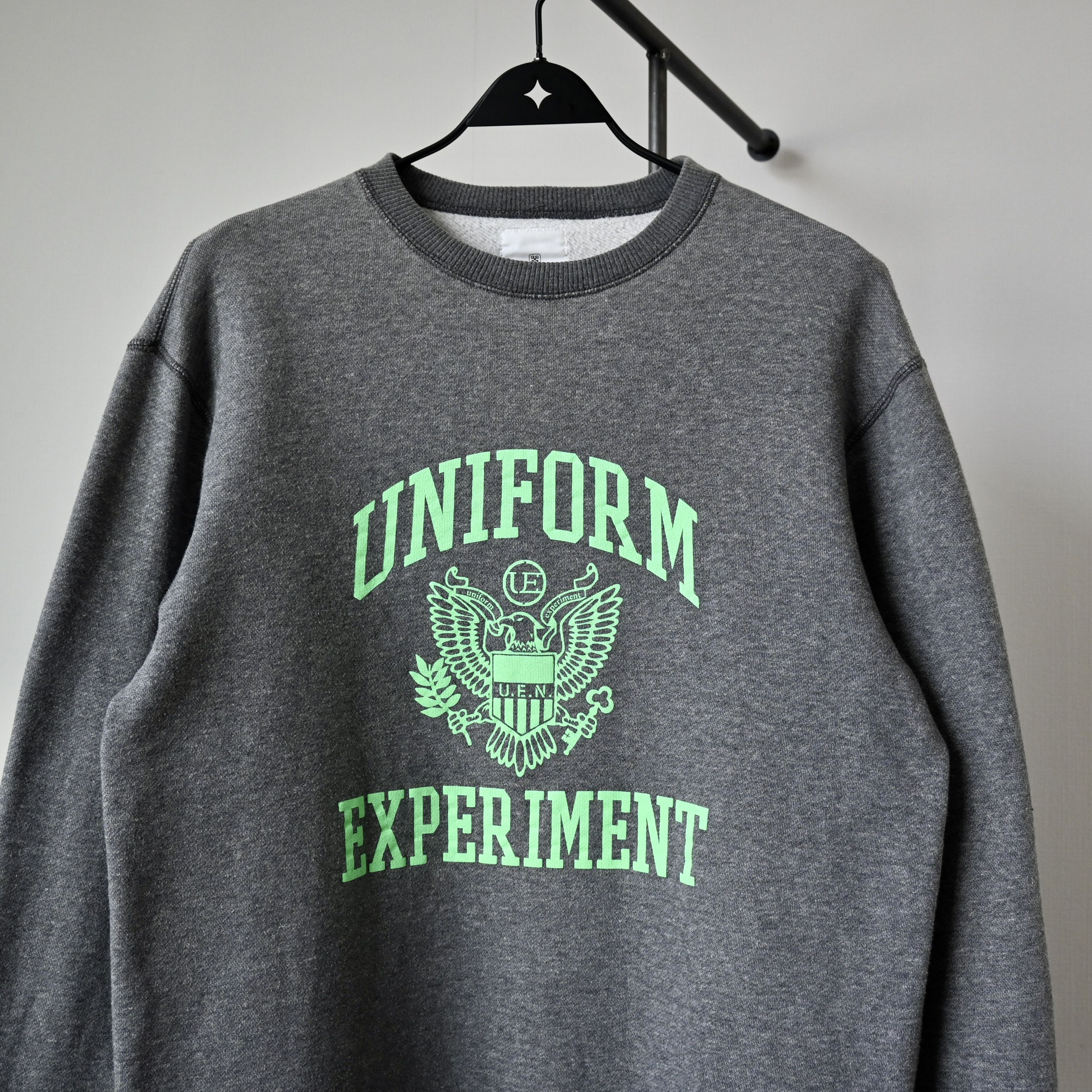 uniform experiment Uniform Experiment script crewneck sweatshirt, made in Japan Size US L / EU 52-54 / 3 - 5 Thumbnail