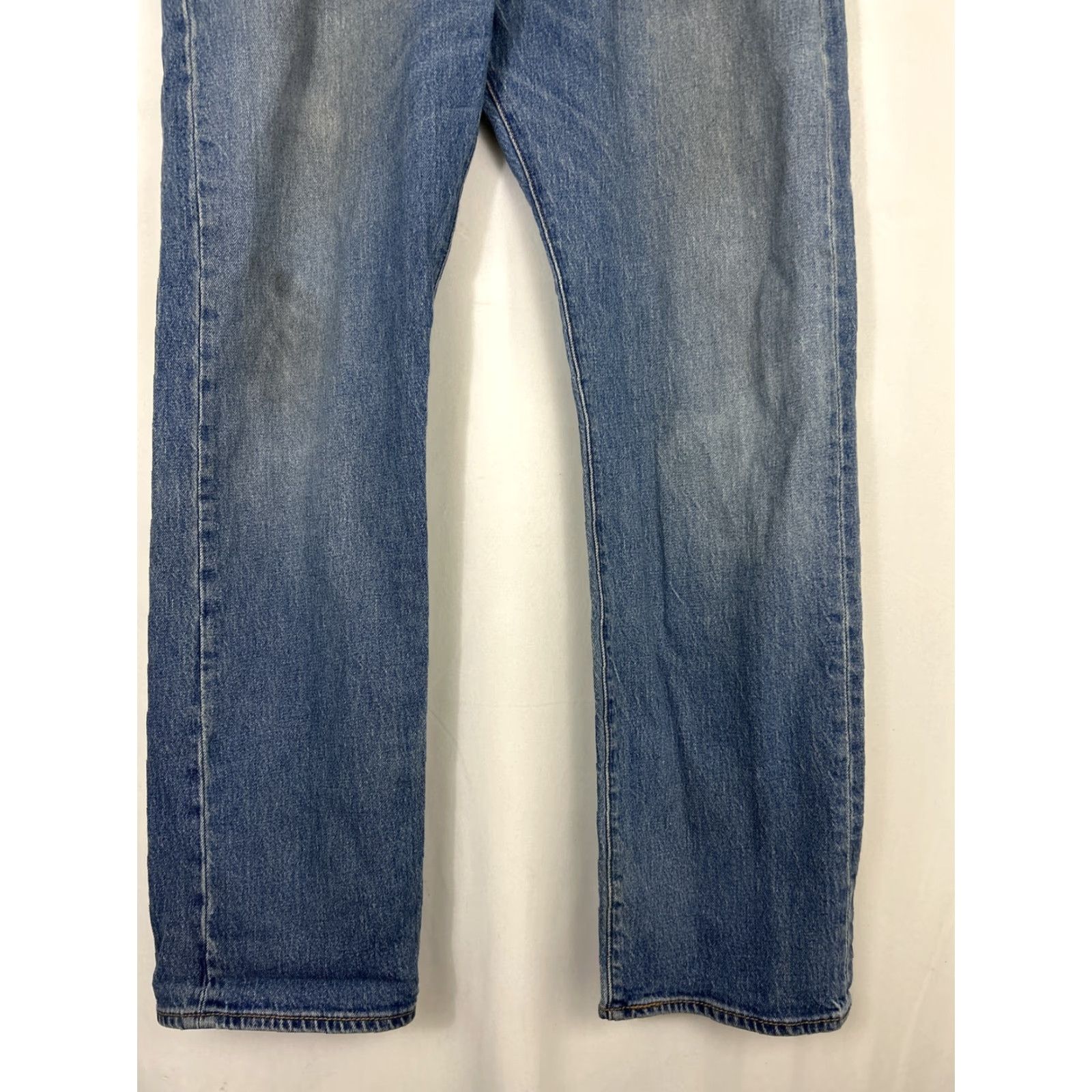 Levi's Levi’s 501 Jeans Mens 38x32 Medium Wash Blue Button Fly Belt Loops Straight Regular Belted Size US 38 / EU 54 - 2 Thumbnail