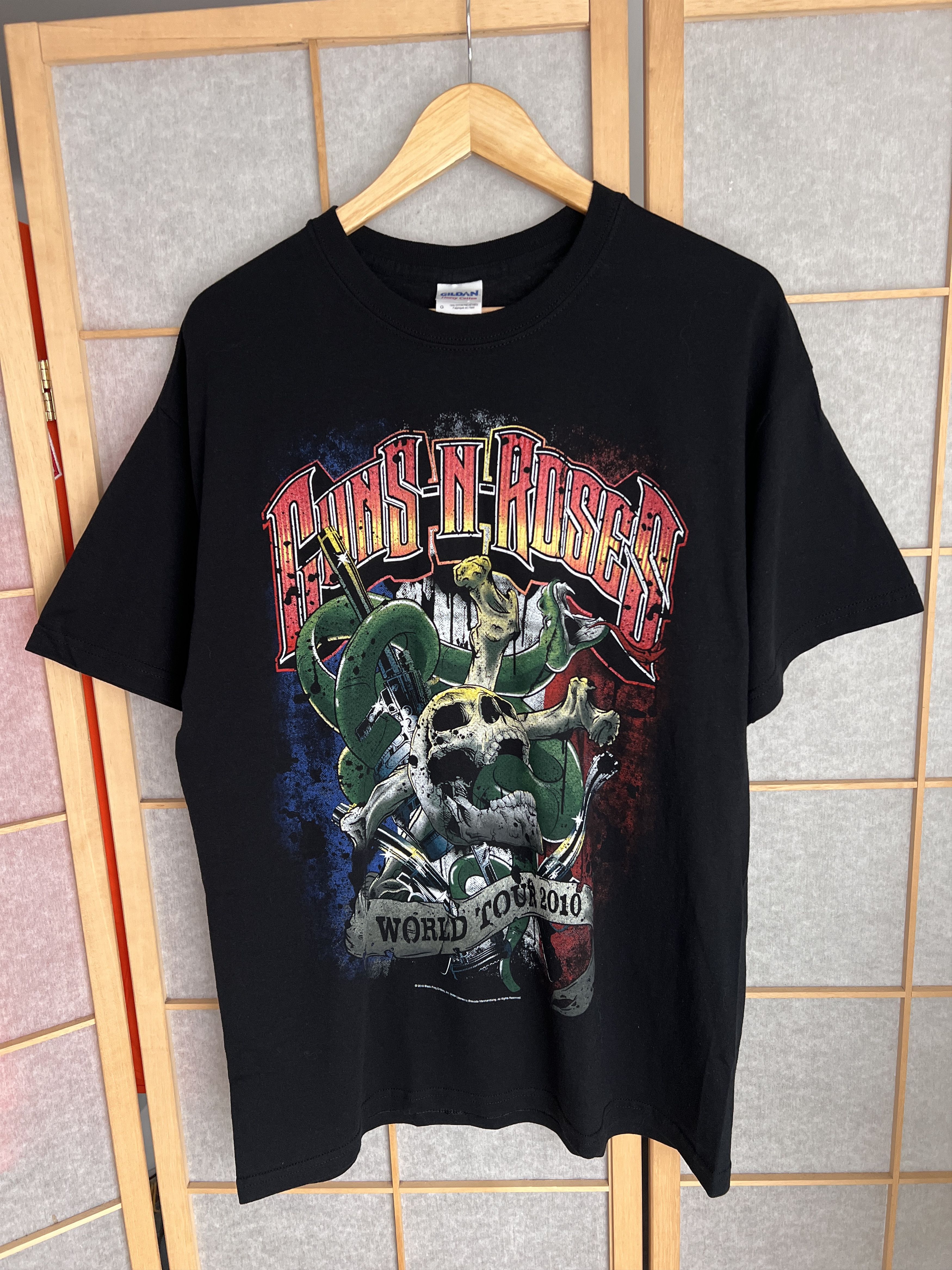 Guns N' Roses Guns N Roses France Tour 2010 VTG t shirt European world tee Size US L / EU 52-54 / 3 - 10 Thumbnail