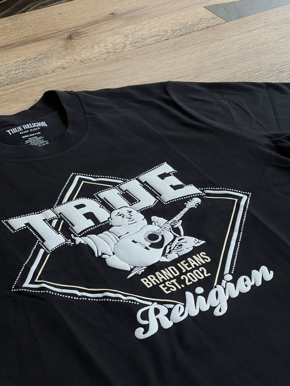 Designer True religion Puff Print logo black Tee w rhinestones SZ: M Size US M / EU 48-50 / 2 - 2 Thumbnail