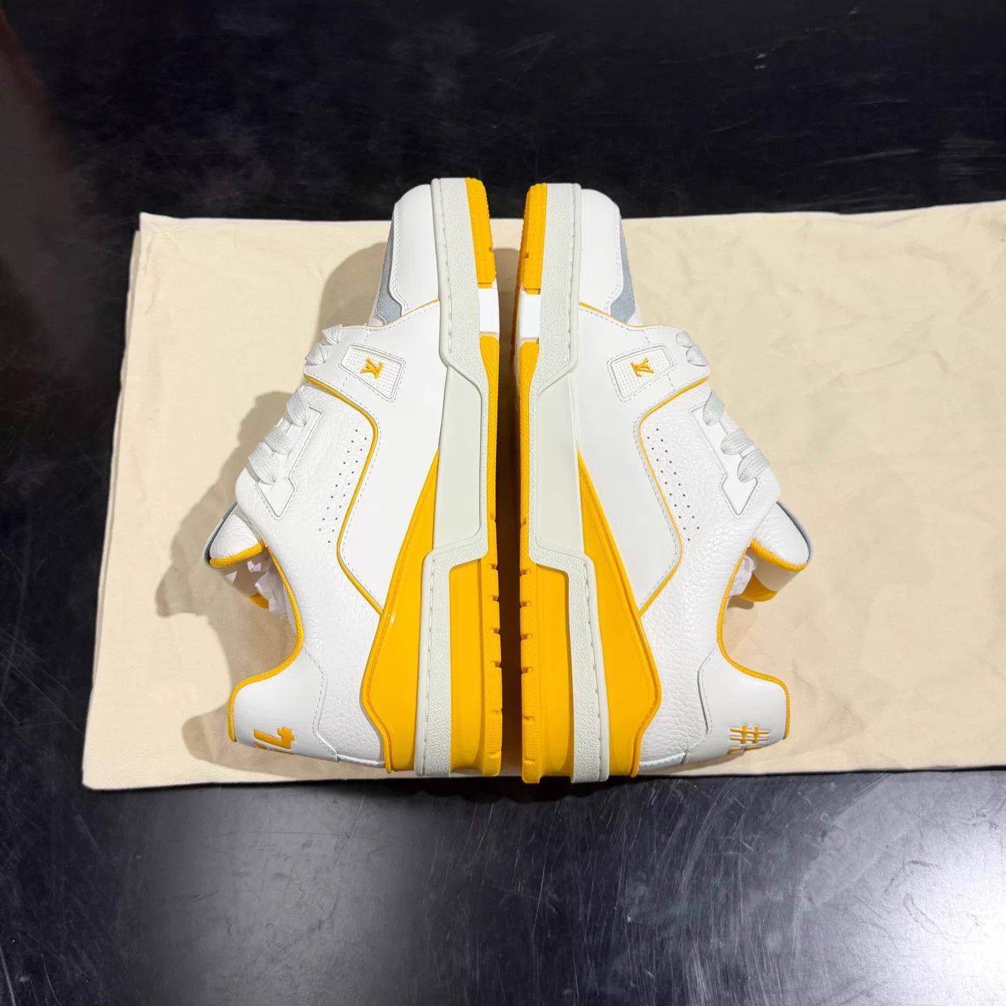 Louis Vuitton Louis Vuitton Trainer White-Yellow Colorblock Sneaker 40 Size US 7 / EU 40 - 4 Thumbnail