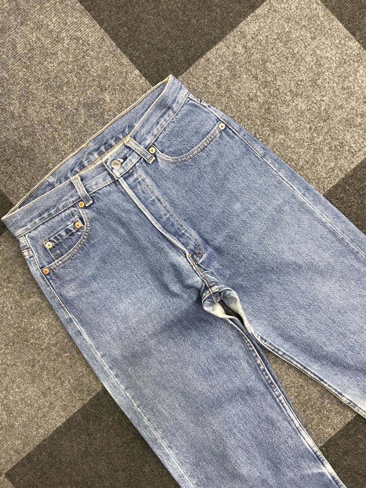Levi's VL208 Vintage Levis 501 Medium Wash Jeans Size US 28 / EU 44 - 2 Thumbnail