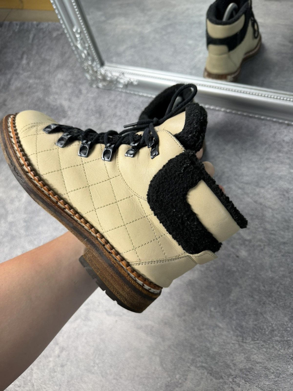 Chanel Chanel Cream Quilted Shearling Boots Size US 8.5 / IT 38.5 - 5 Thumbnail
